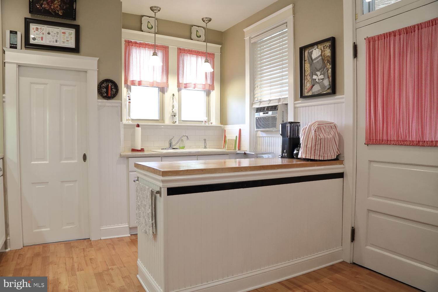 CHESTNUT HILL - Residential