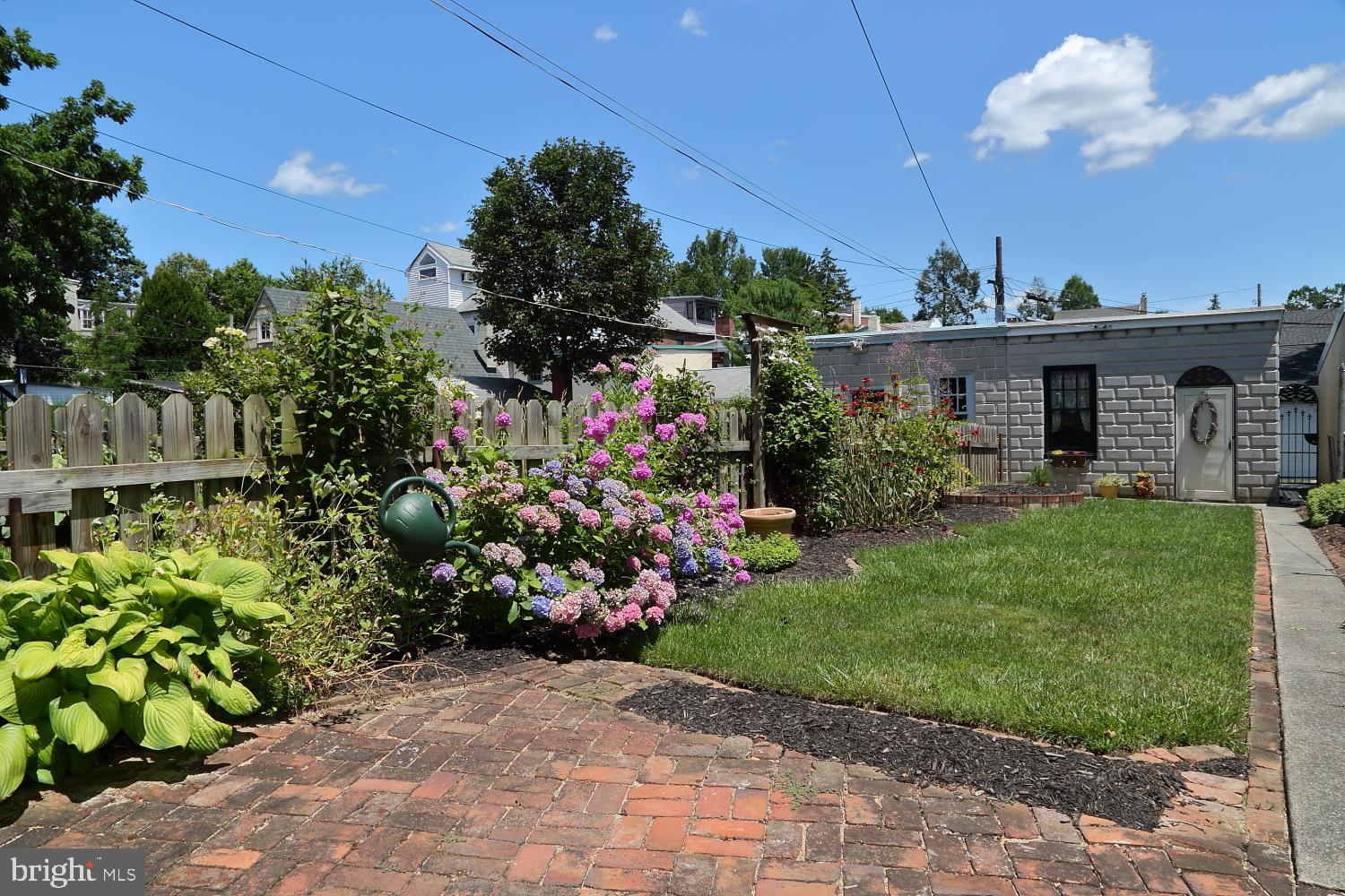 CHESTNUT HILL - Residential