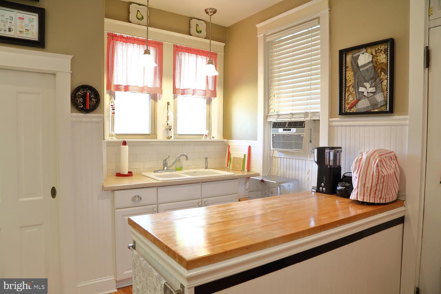 CHESTNUT HILL - Residential