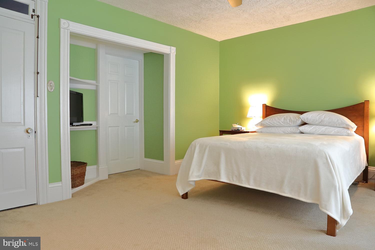 CHESTNUT HILL - Residential