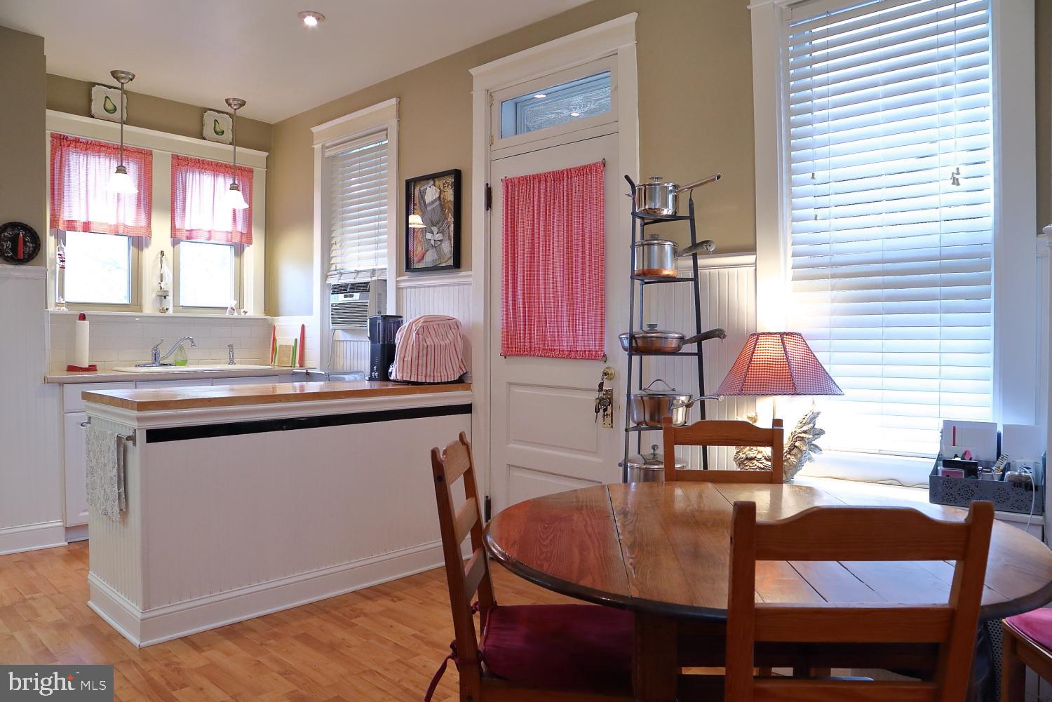 CHESTNUT HILL - Residential