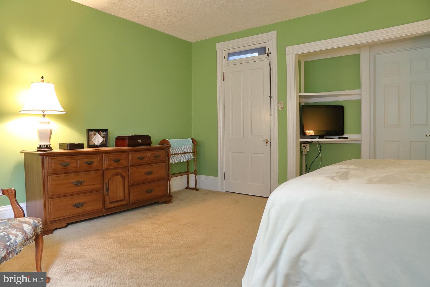 CHESTNUT HILL - Residential