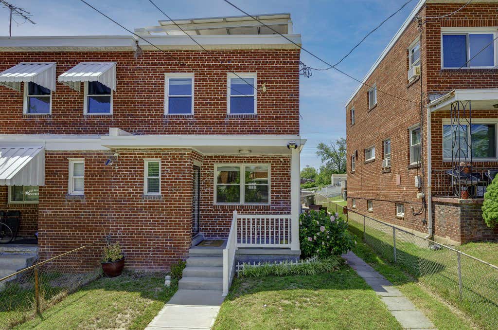 Photo of 5802 8th Street NE, WASHINGTON, DC 20011 (MLS # DCDC2272408)