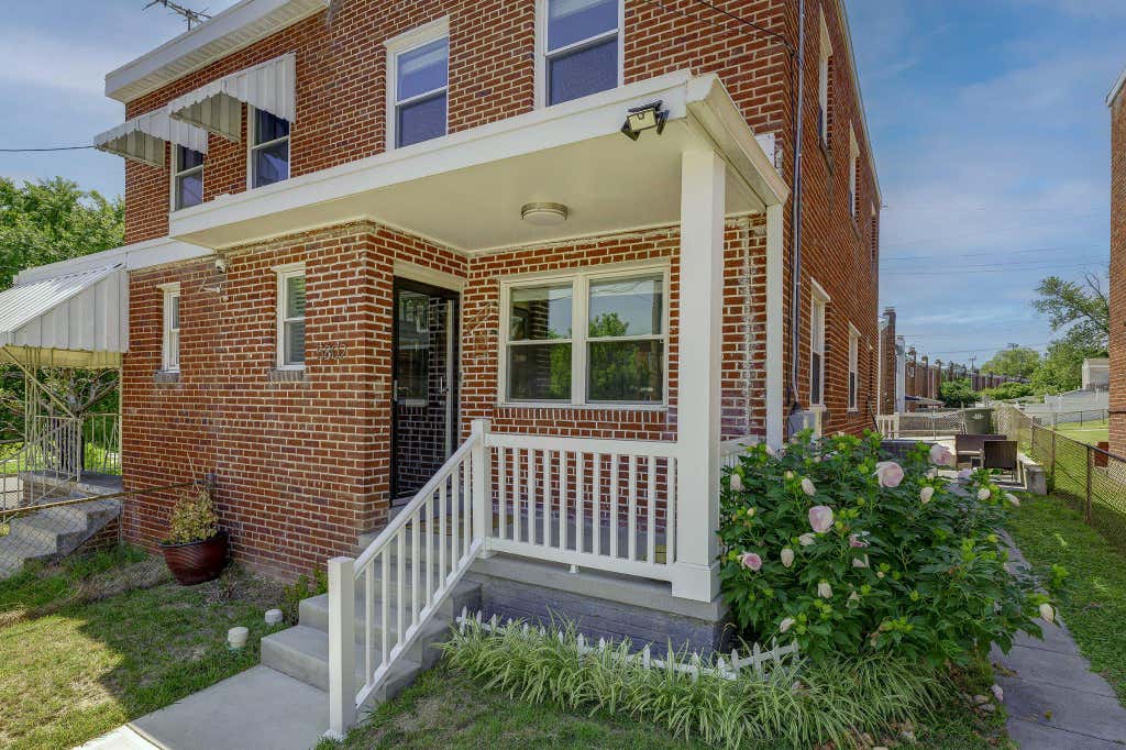 Photo of 5802 8th Street NE, WASHINGTON, DC 20011 (MLS # DCDC2272408)