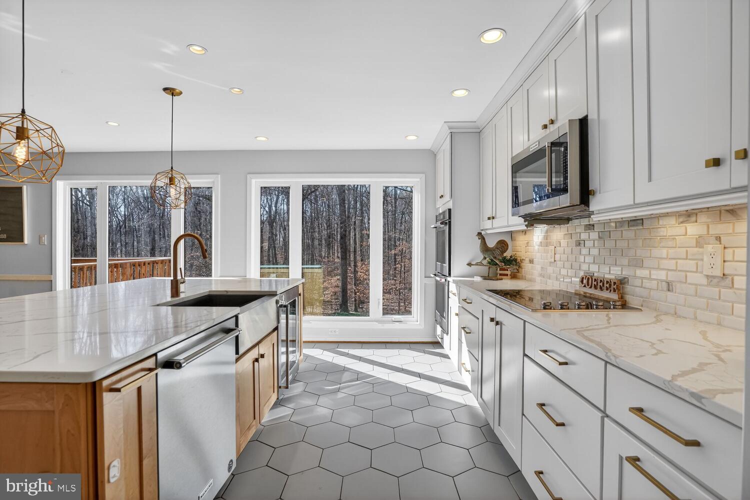 2599 TREE HOUSE DRIVE