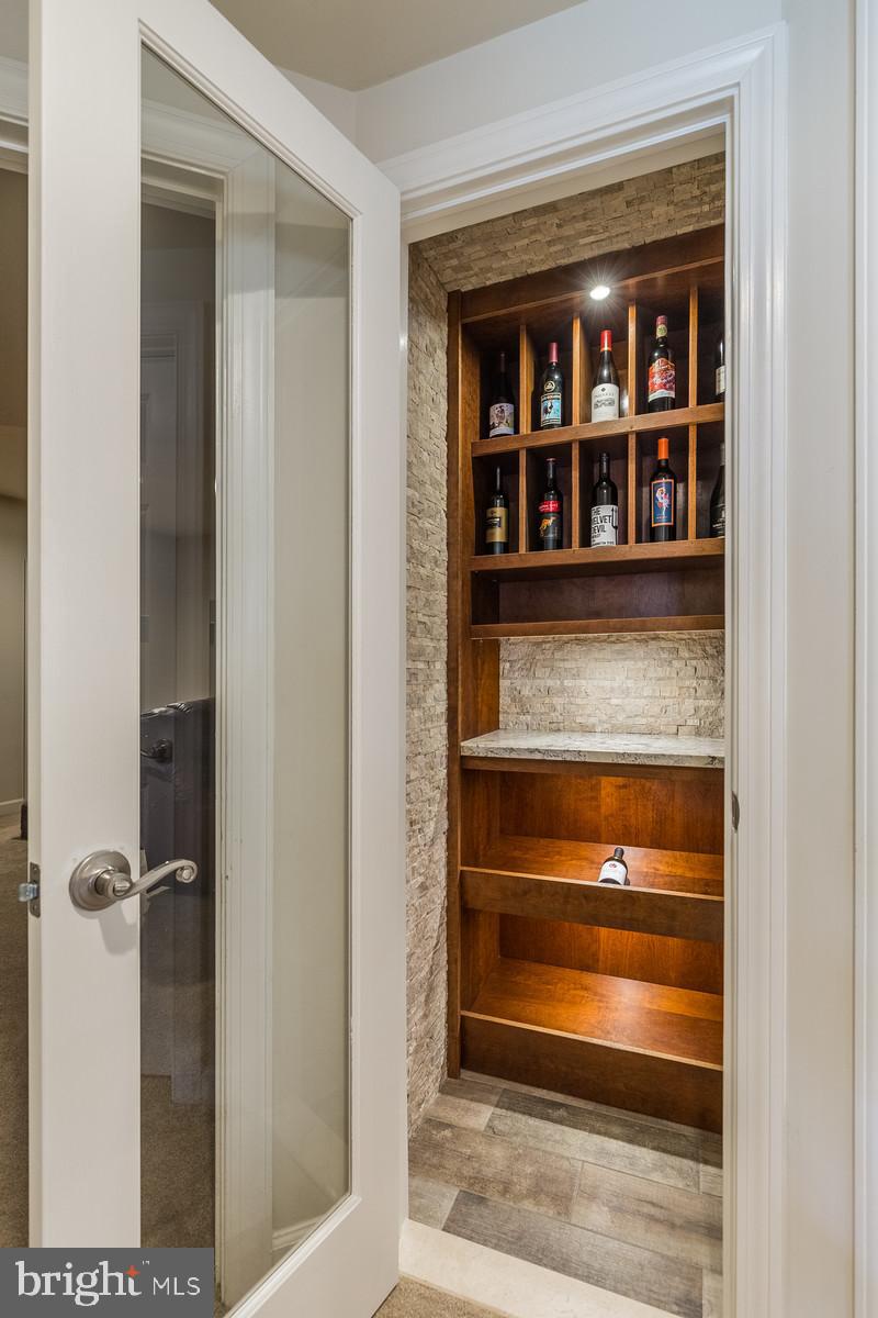 STONEWALL MANOR - Residential