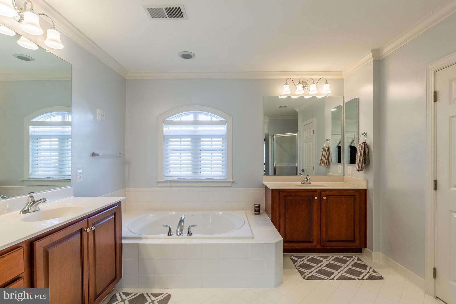 STONEWALL MANOR - Residential