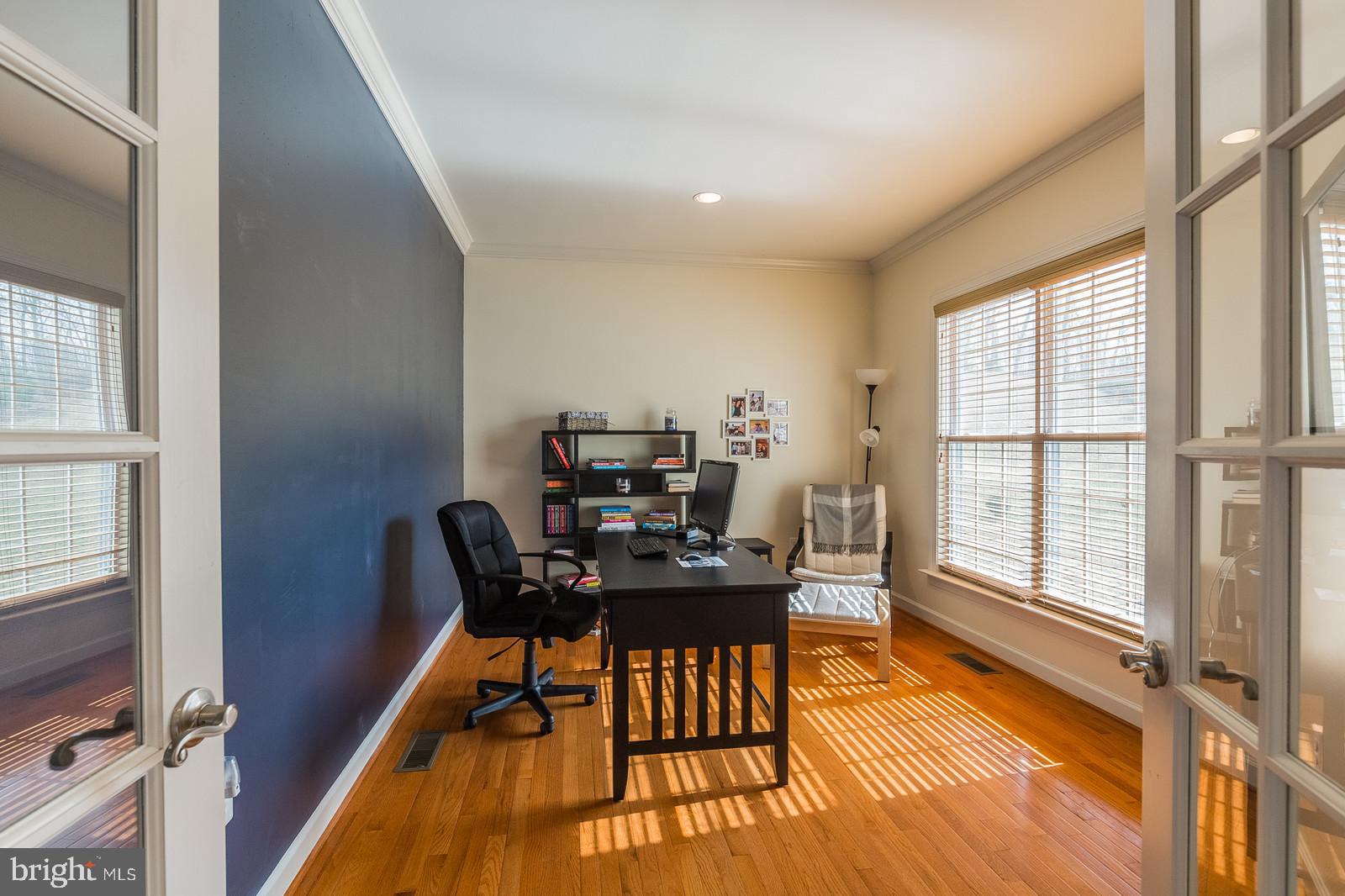 STONEWALL MANOR - Residential