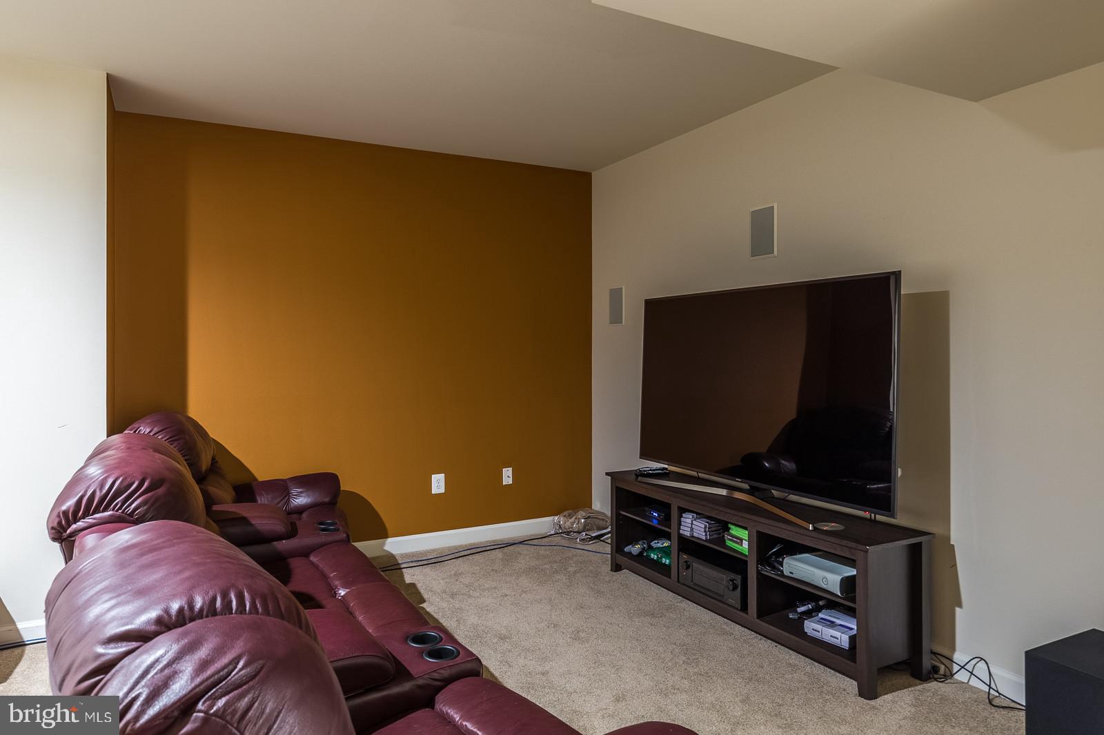 STONEWALL MANOR - Residential