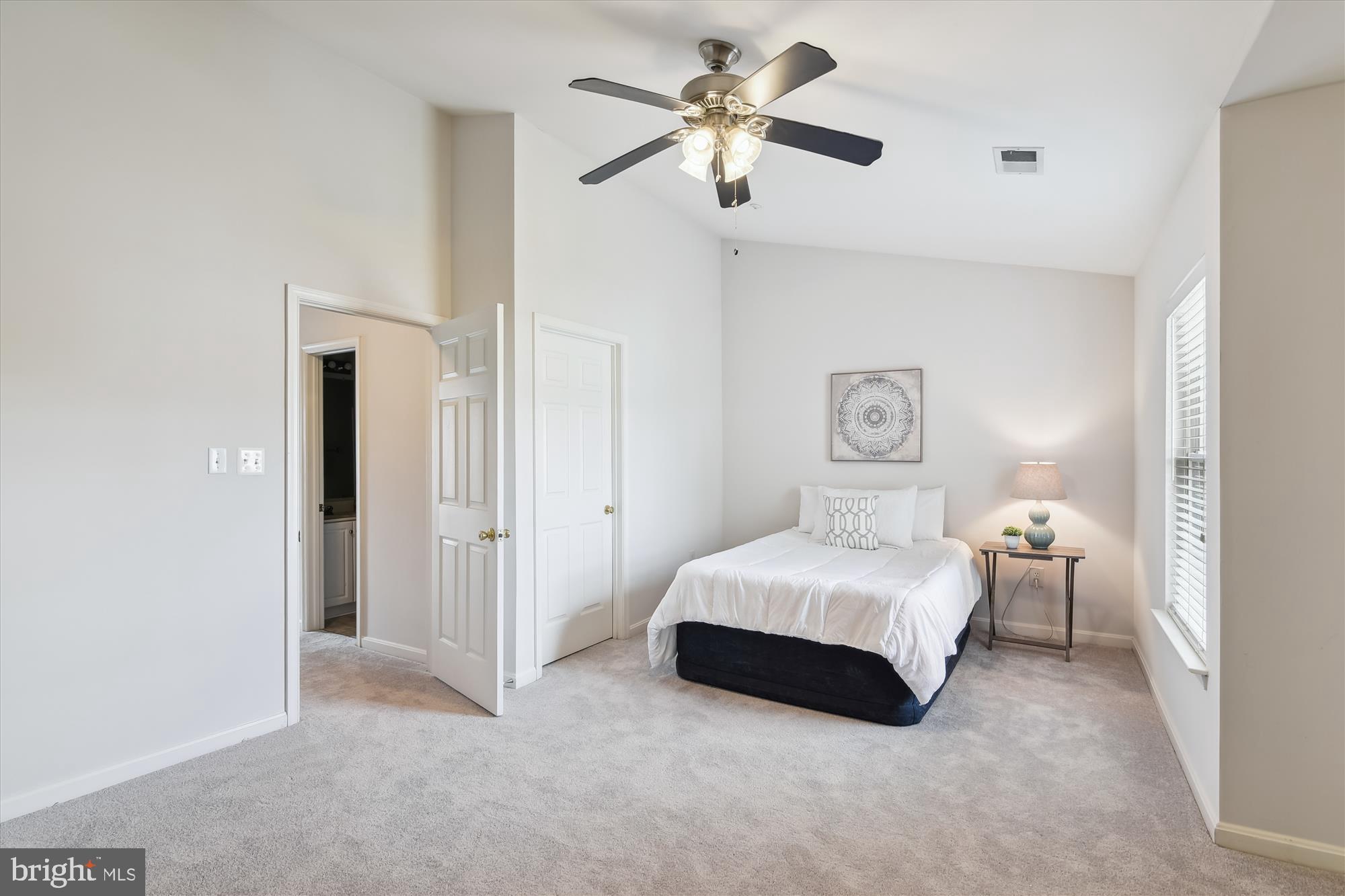 RIDGE COMMONS - Residential