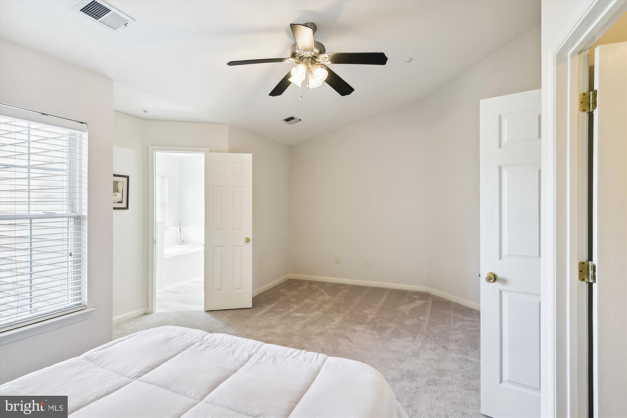 RIDGE COMMONS - Residential