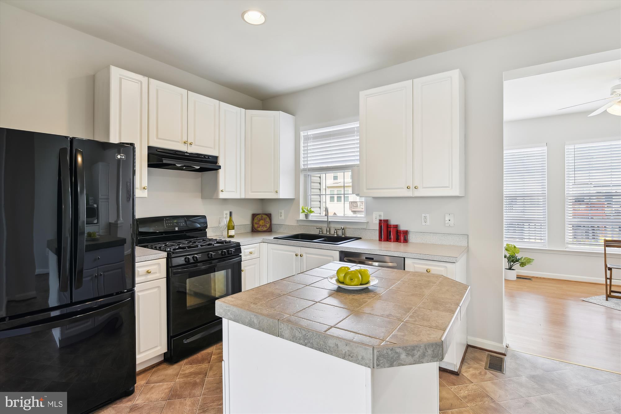 RIDGE COMMONS - Residential