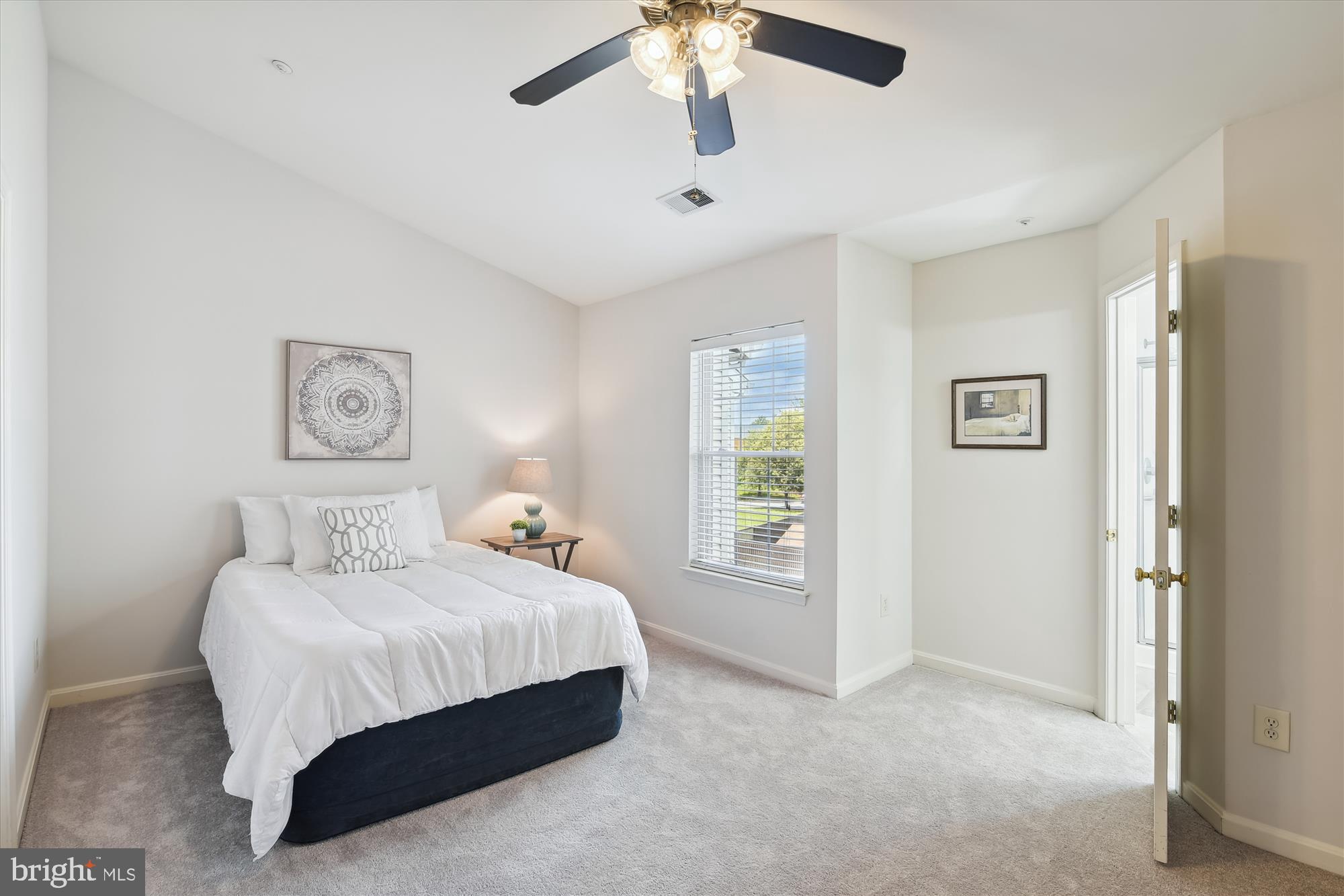 RIDGE COMMONS - Residential