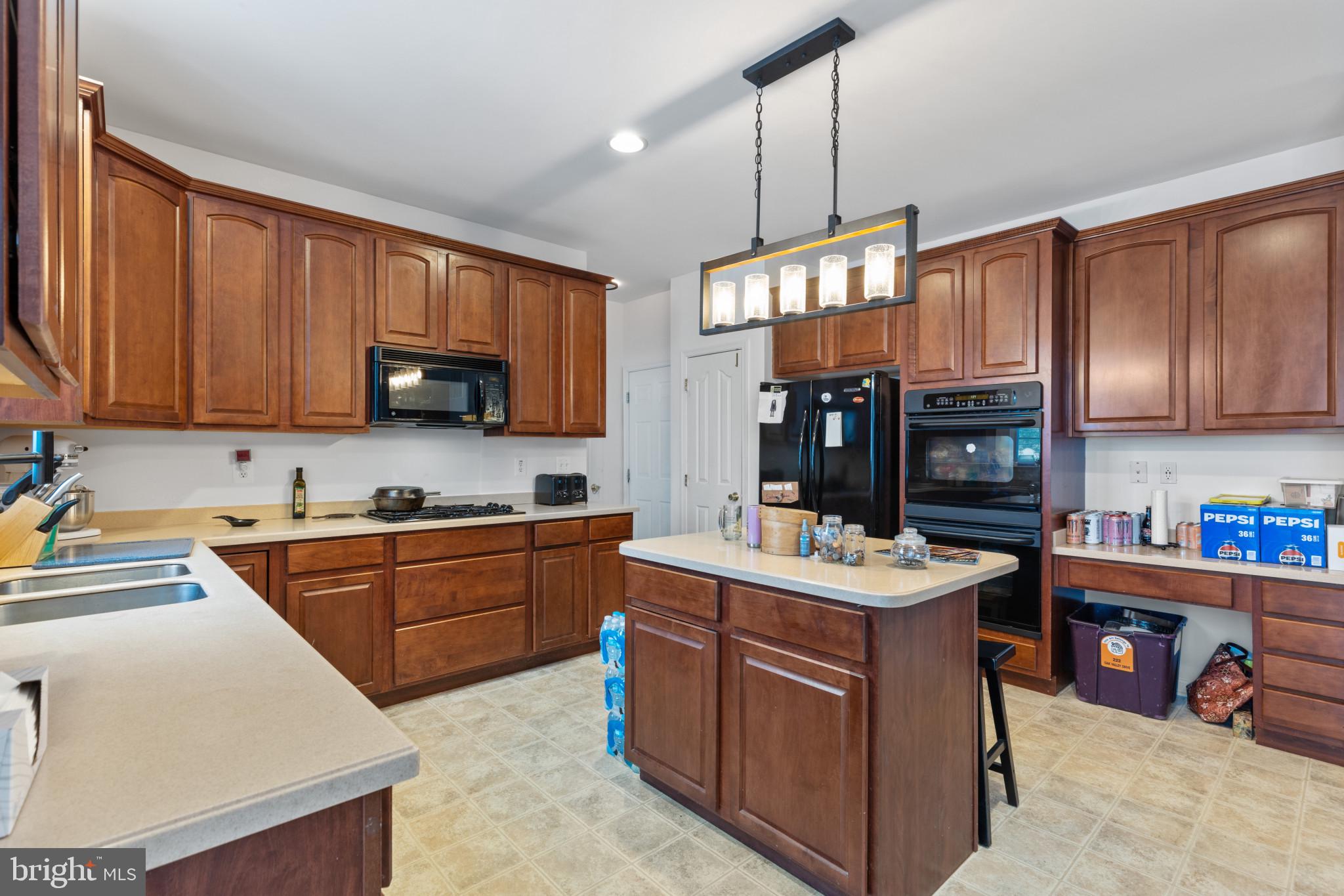 EAST VALLEY OAKS - Residential