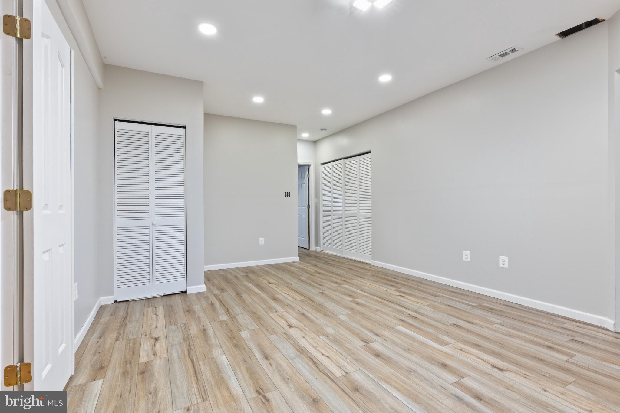 EAST VALLEY OAKS - Residential