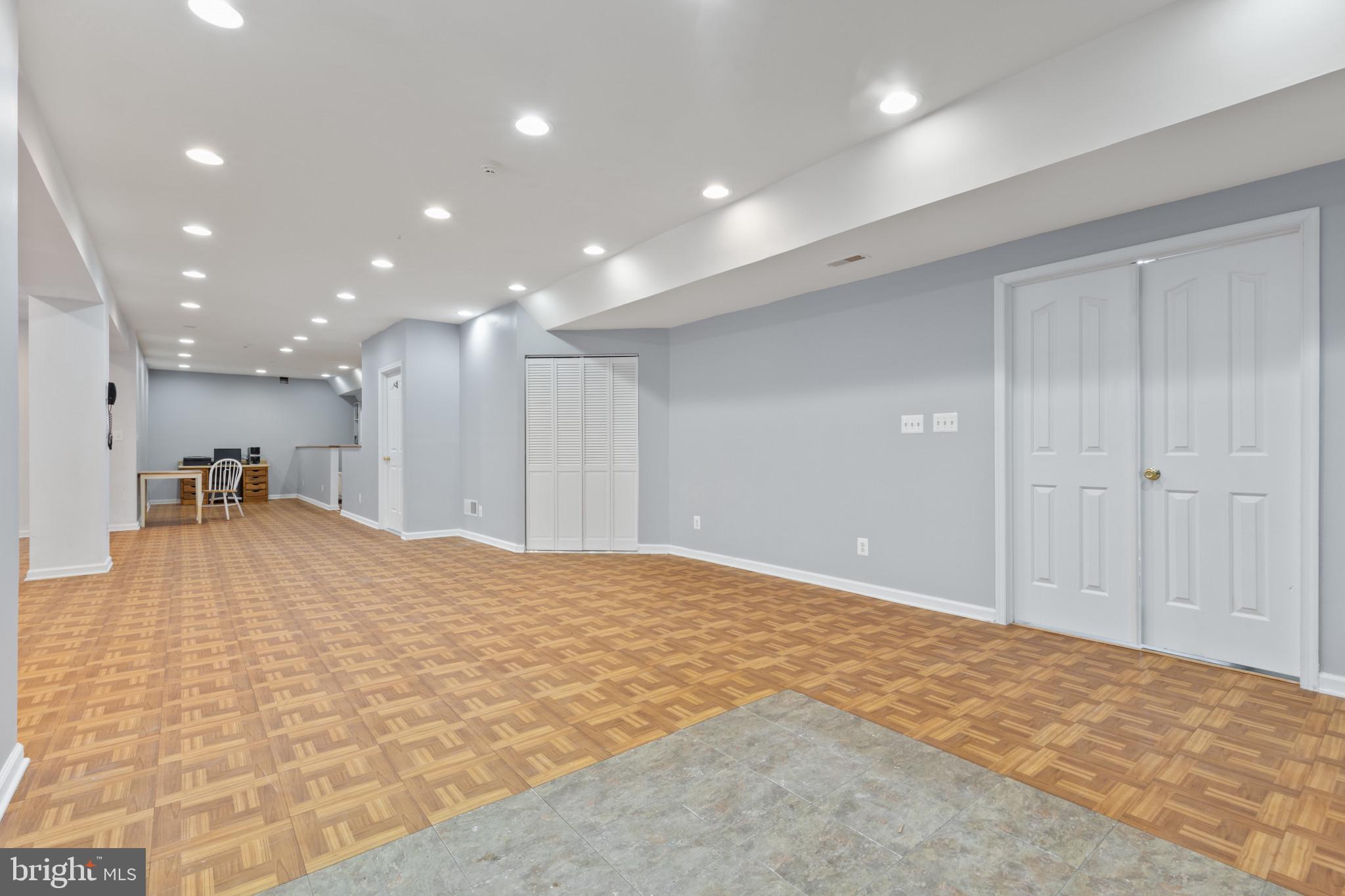 EAST VALLEY OAKS - Residential