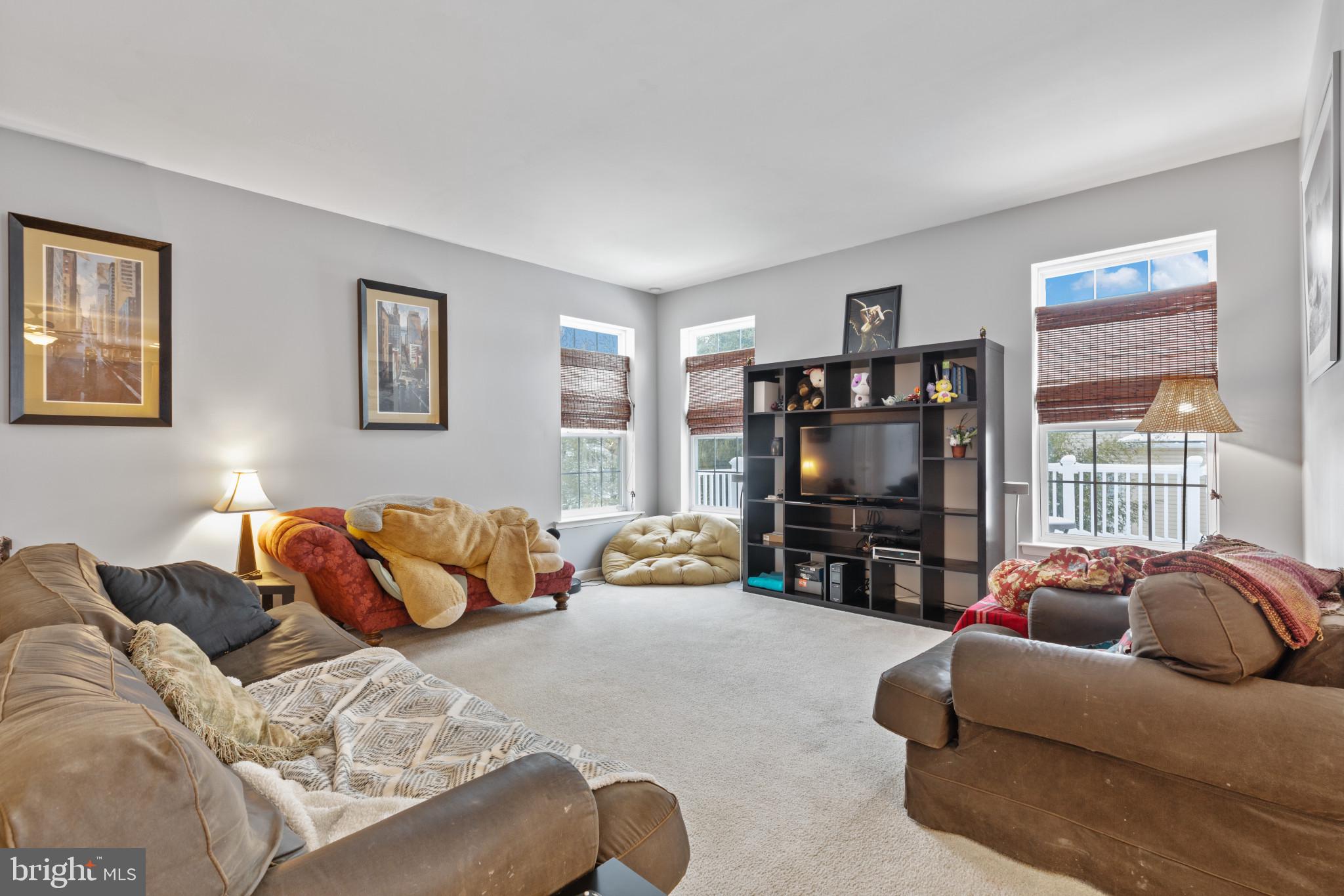 EAST VALLEY OAKS - Residential
