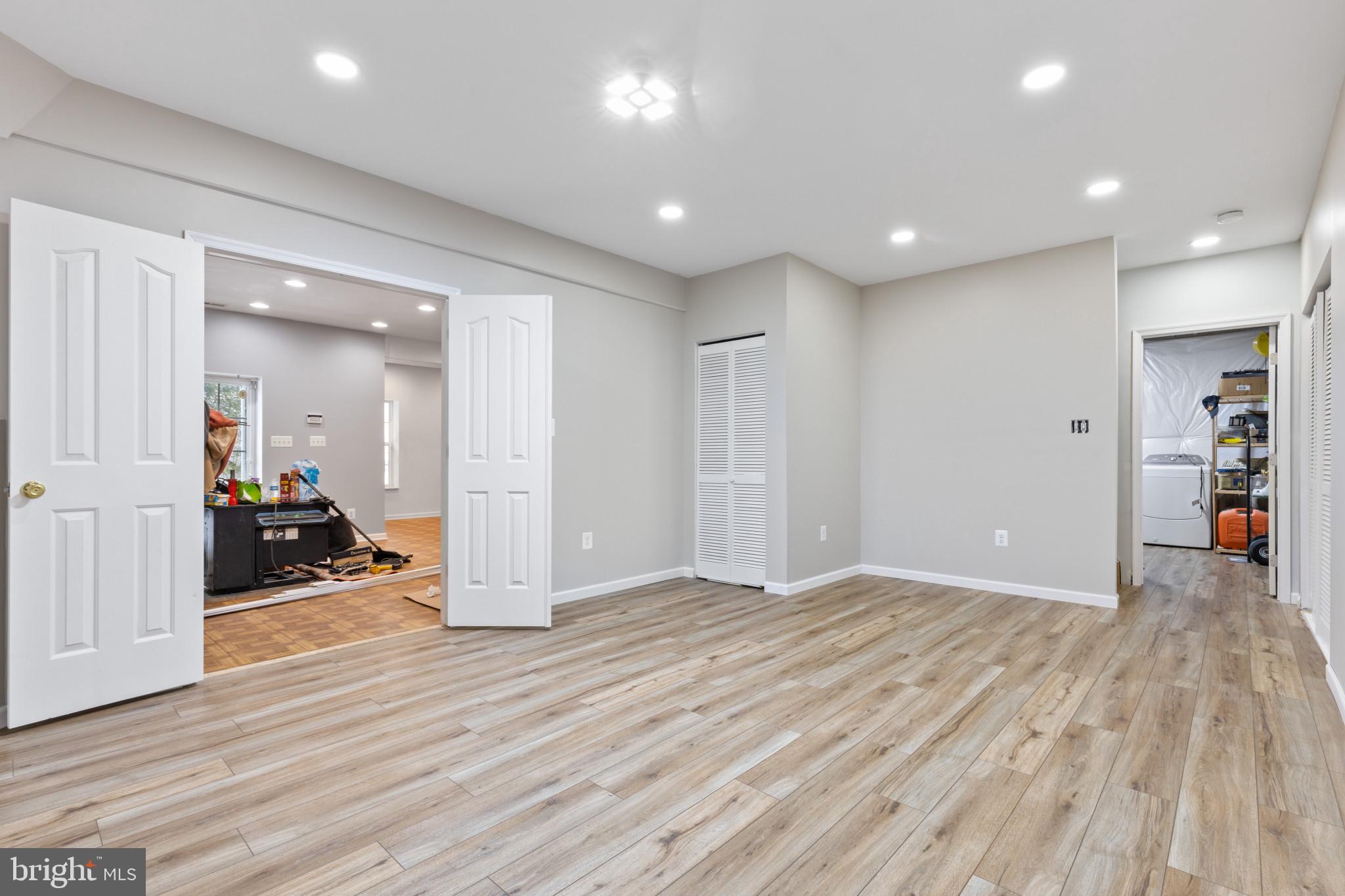 EAST VALLEY OAKS - Residential