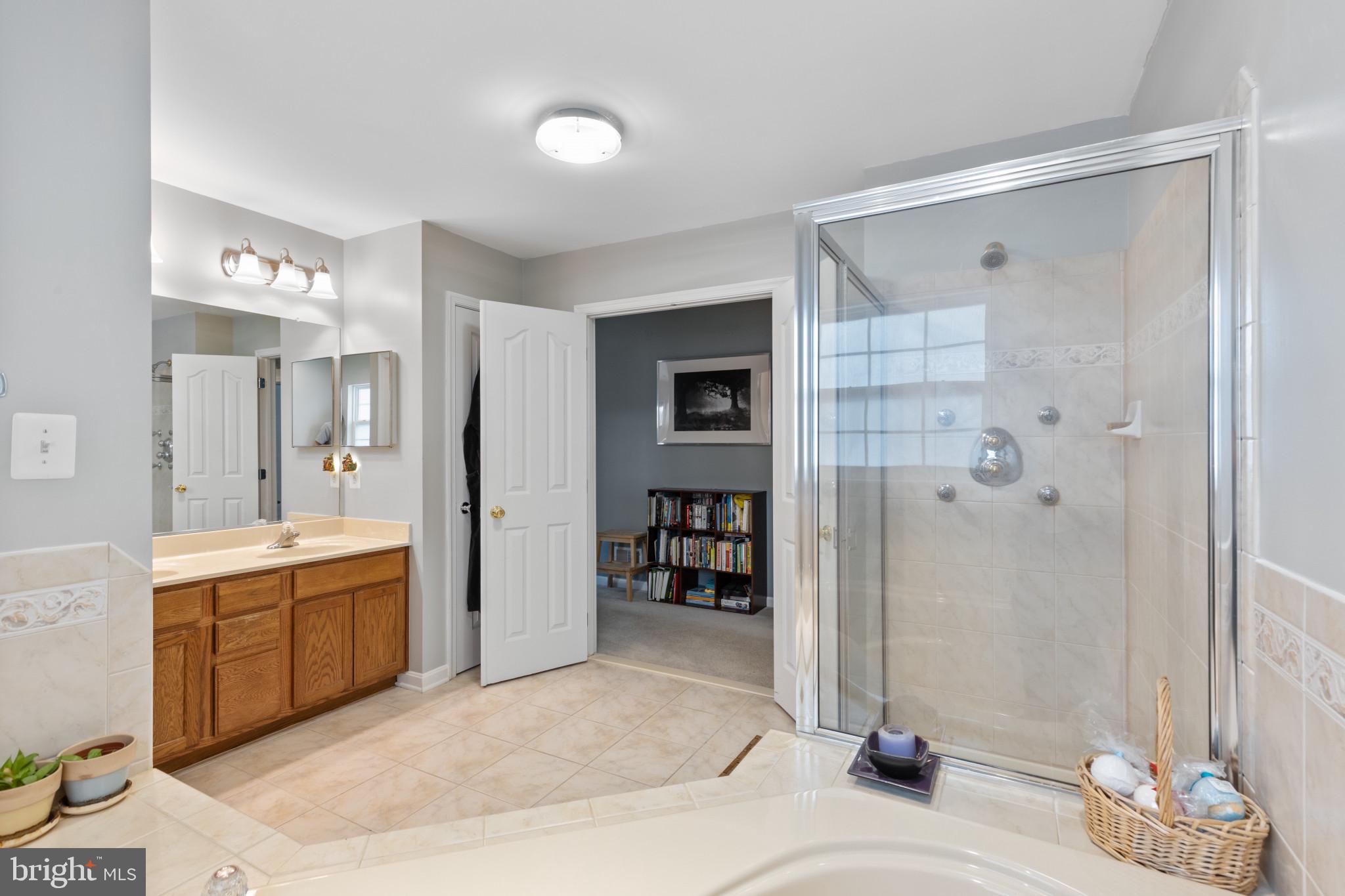 EAST VALLEY OAKS - Residential