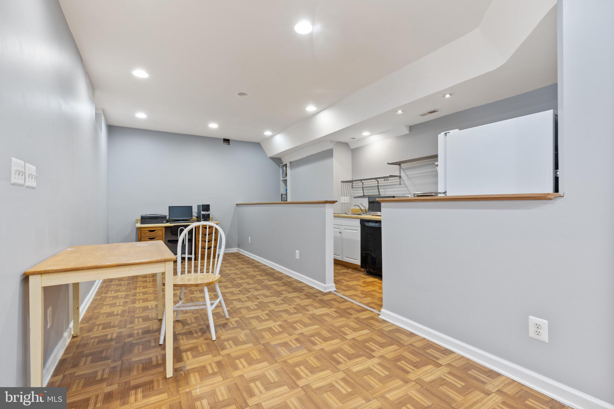 EAST VALLEY OAKS - Residential