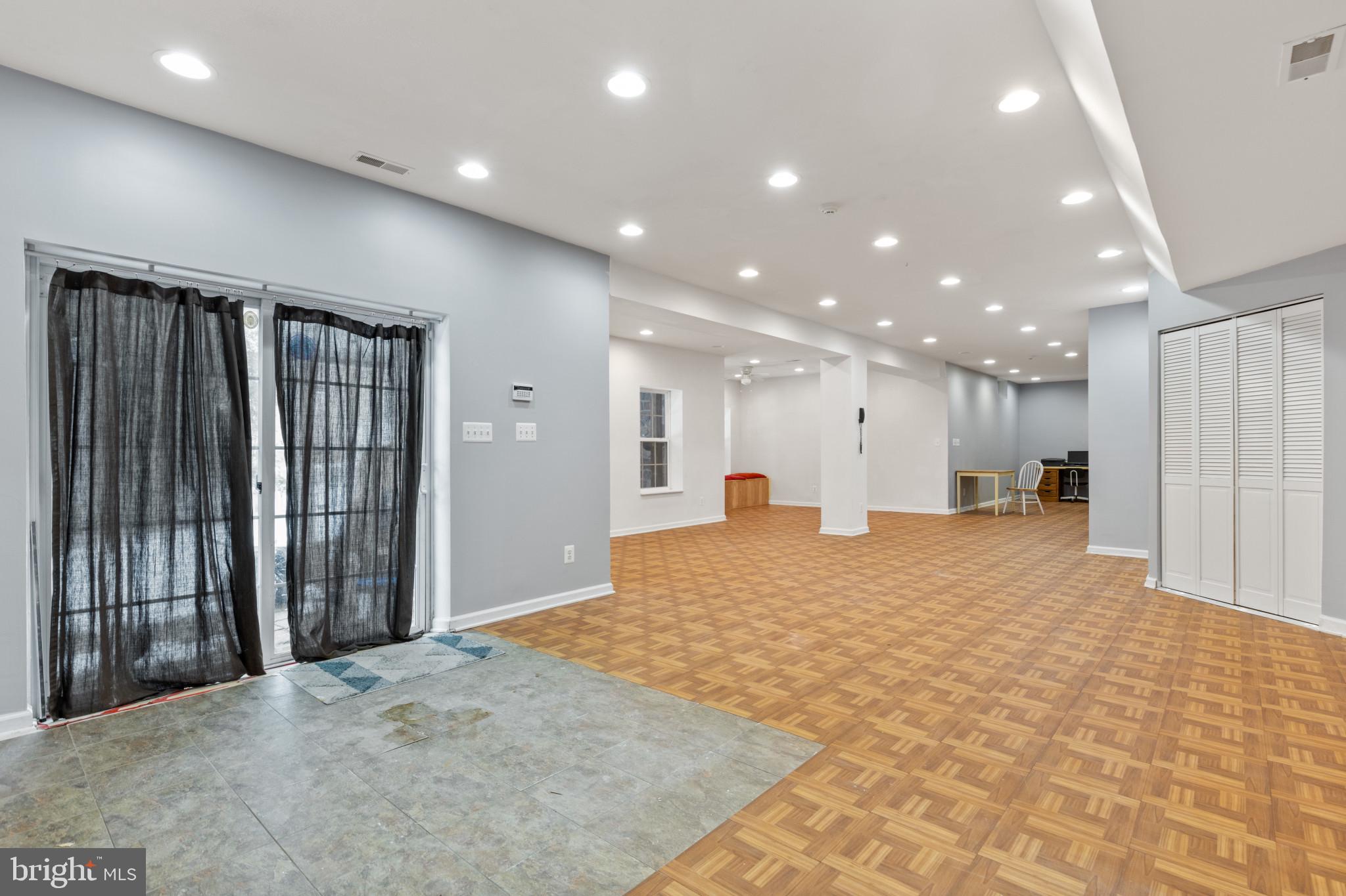 EAST VALLEY OAKS - Residential