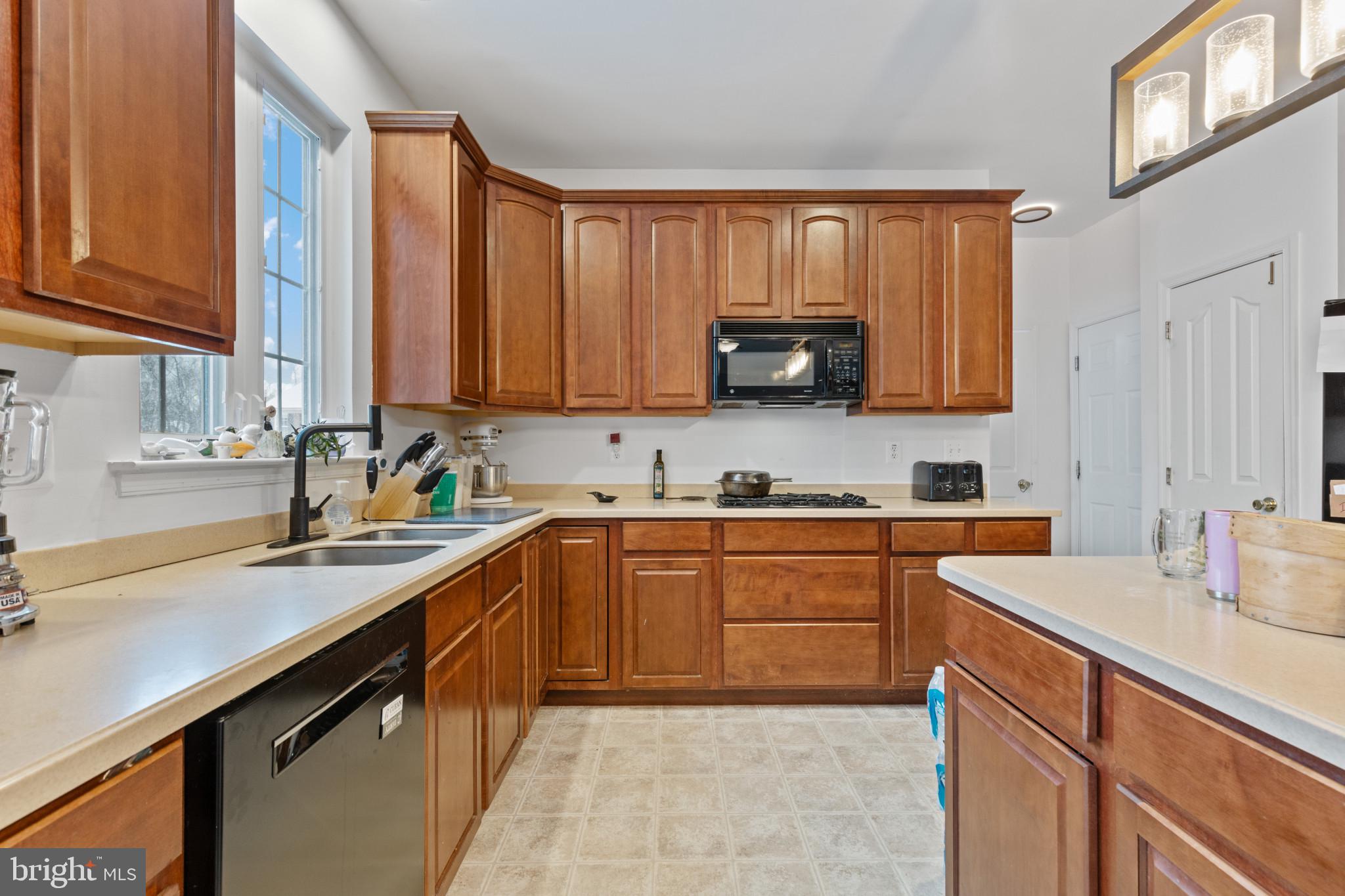 EAST VALLEY OAKS - Residential