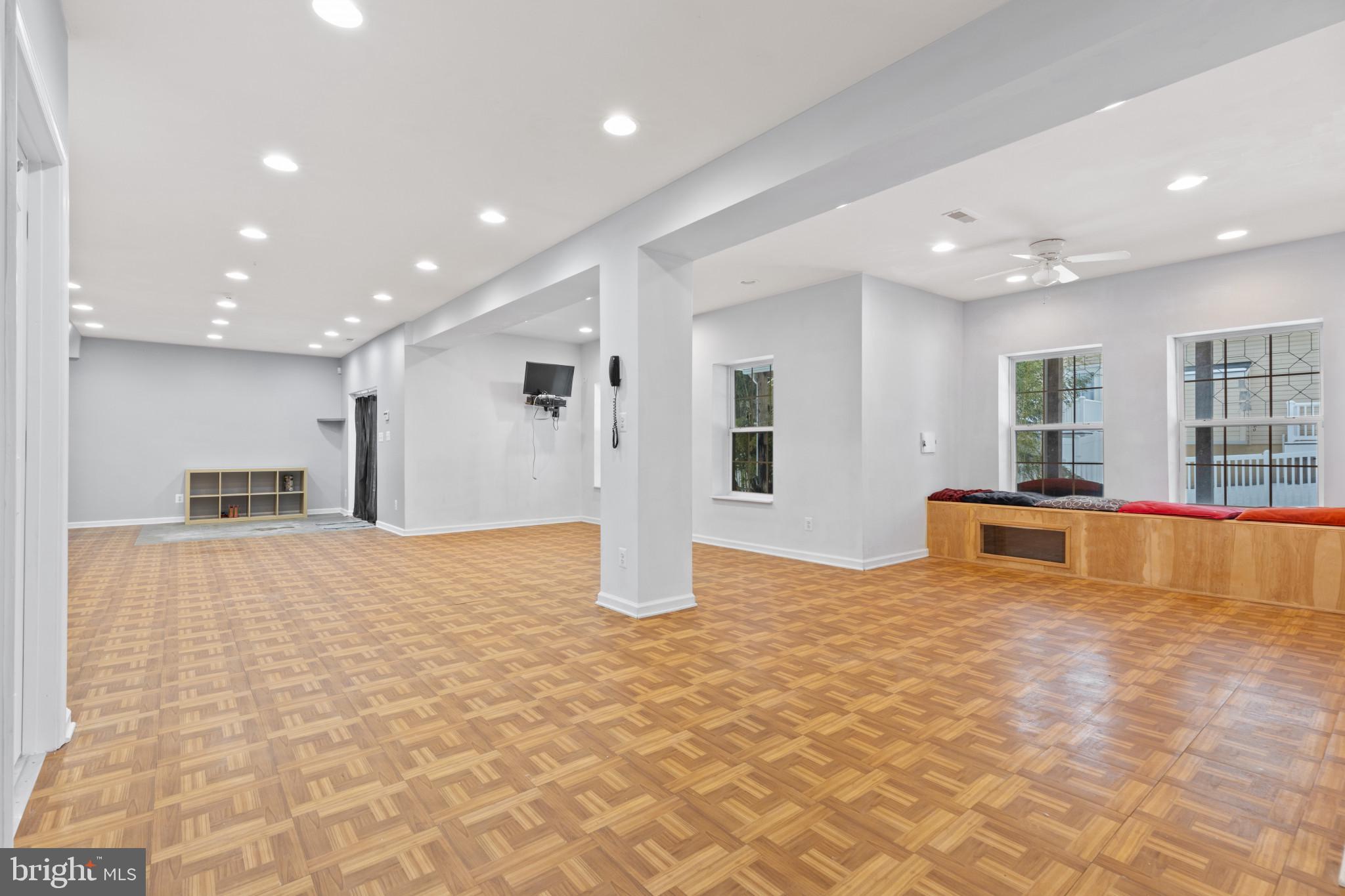 EAST VALLEY OAKS - Residential