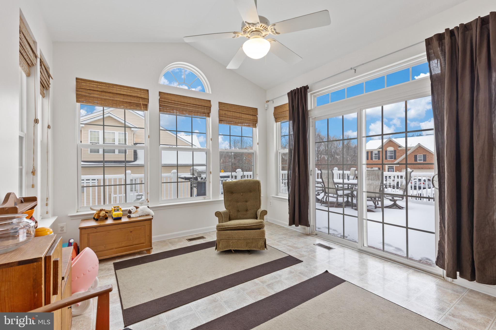 EAST VALLEY OAKS - Residential