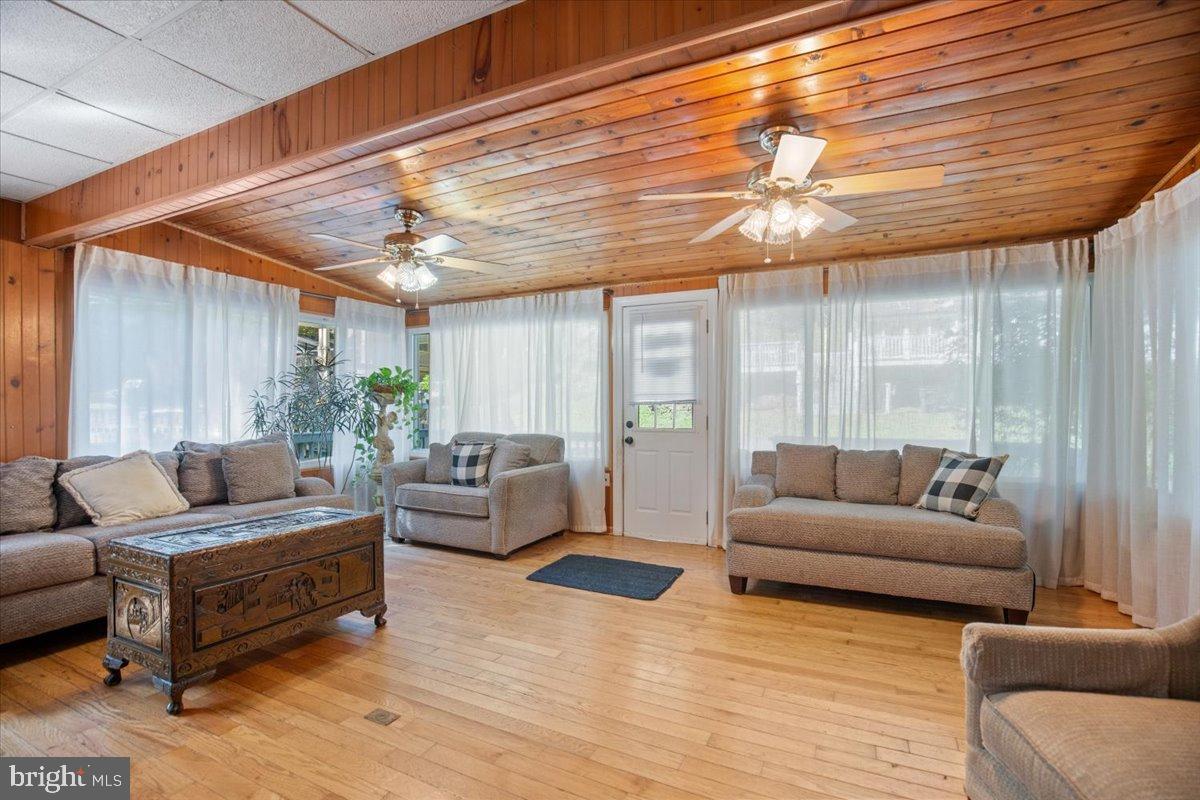 KENWOOD BEACH - Residential Lease