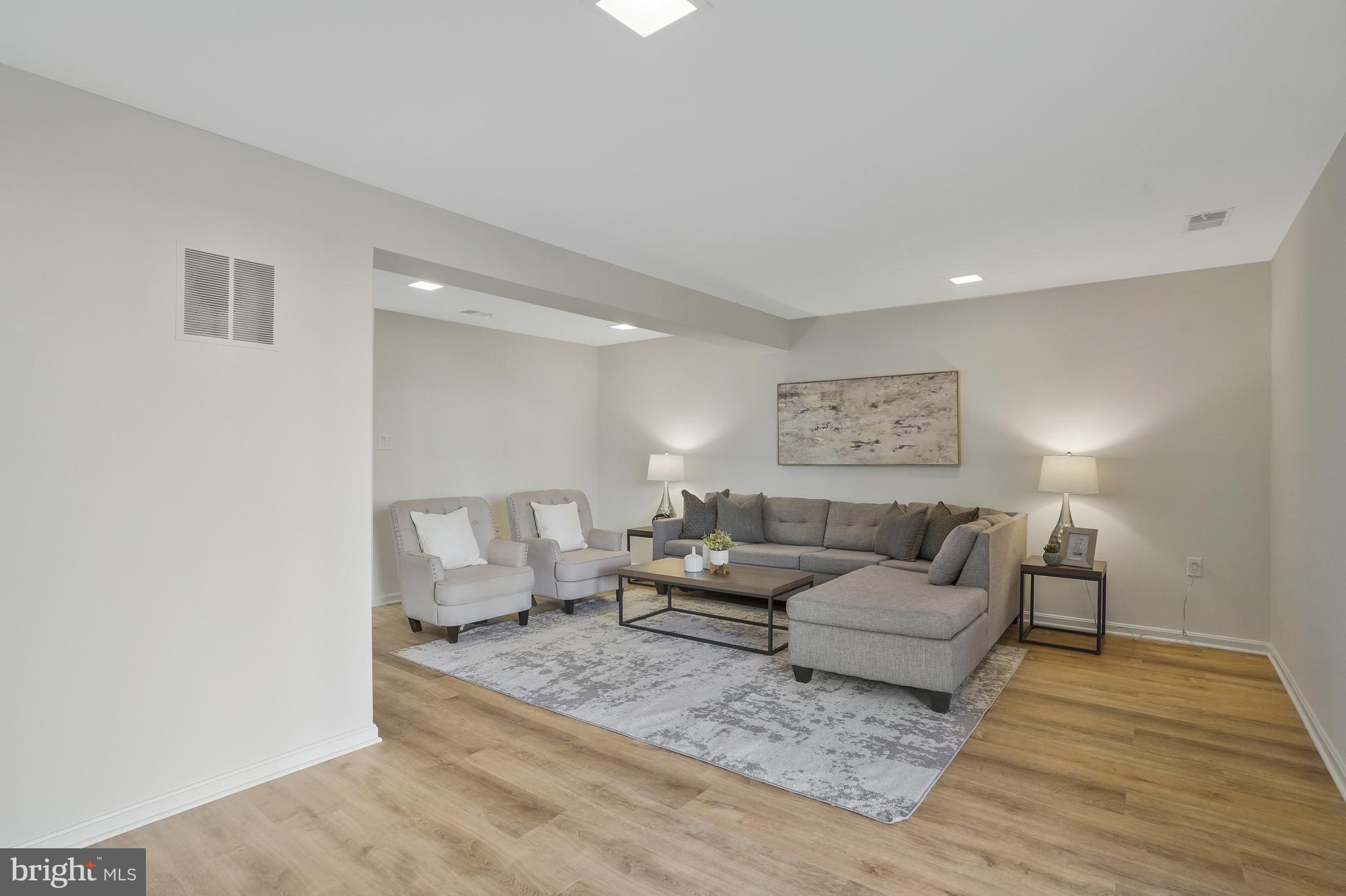 COLONY PARK - Residential