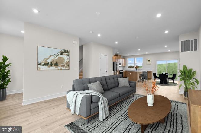 LAKE FREDERICK - Residential Lease