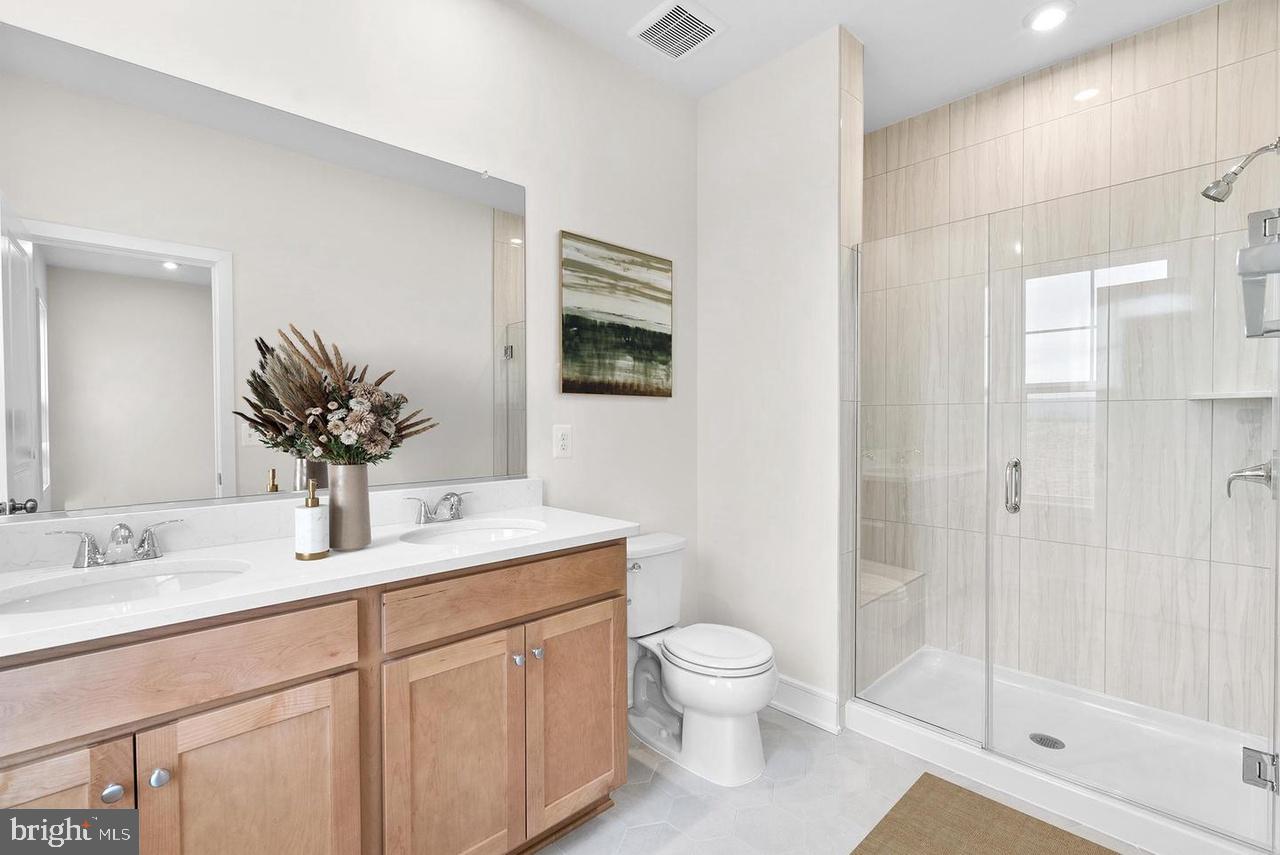 LAKE FREDERICK - Residential Lease