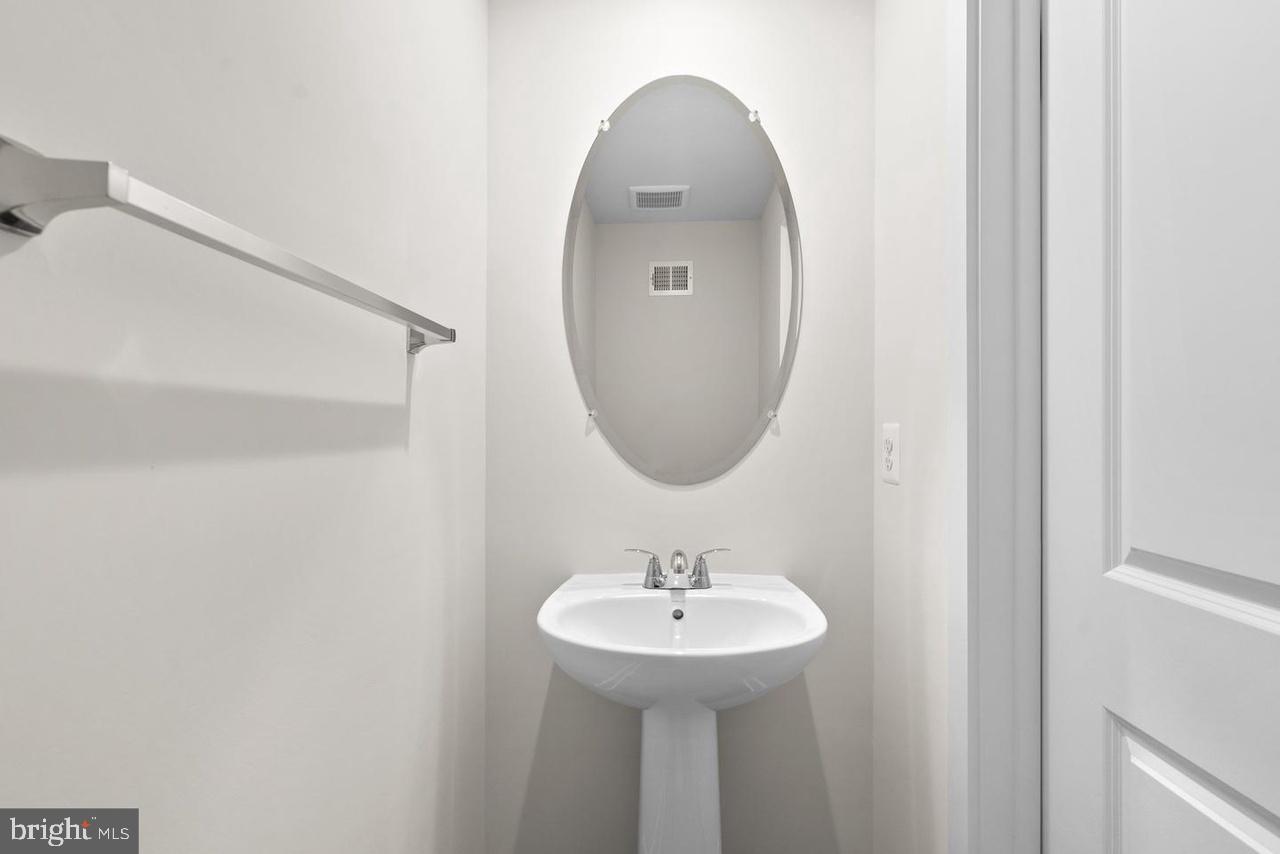 LAKE FREDERICK - Residential Lease