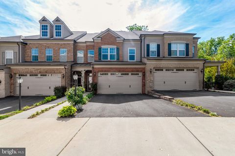 Photo of 6421 Beatles Lane, ALEXANDRIA, VA 22310 (MLS # VAFX2302898)