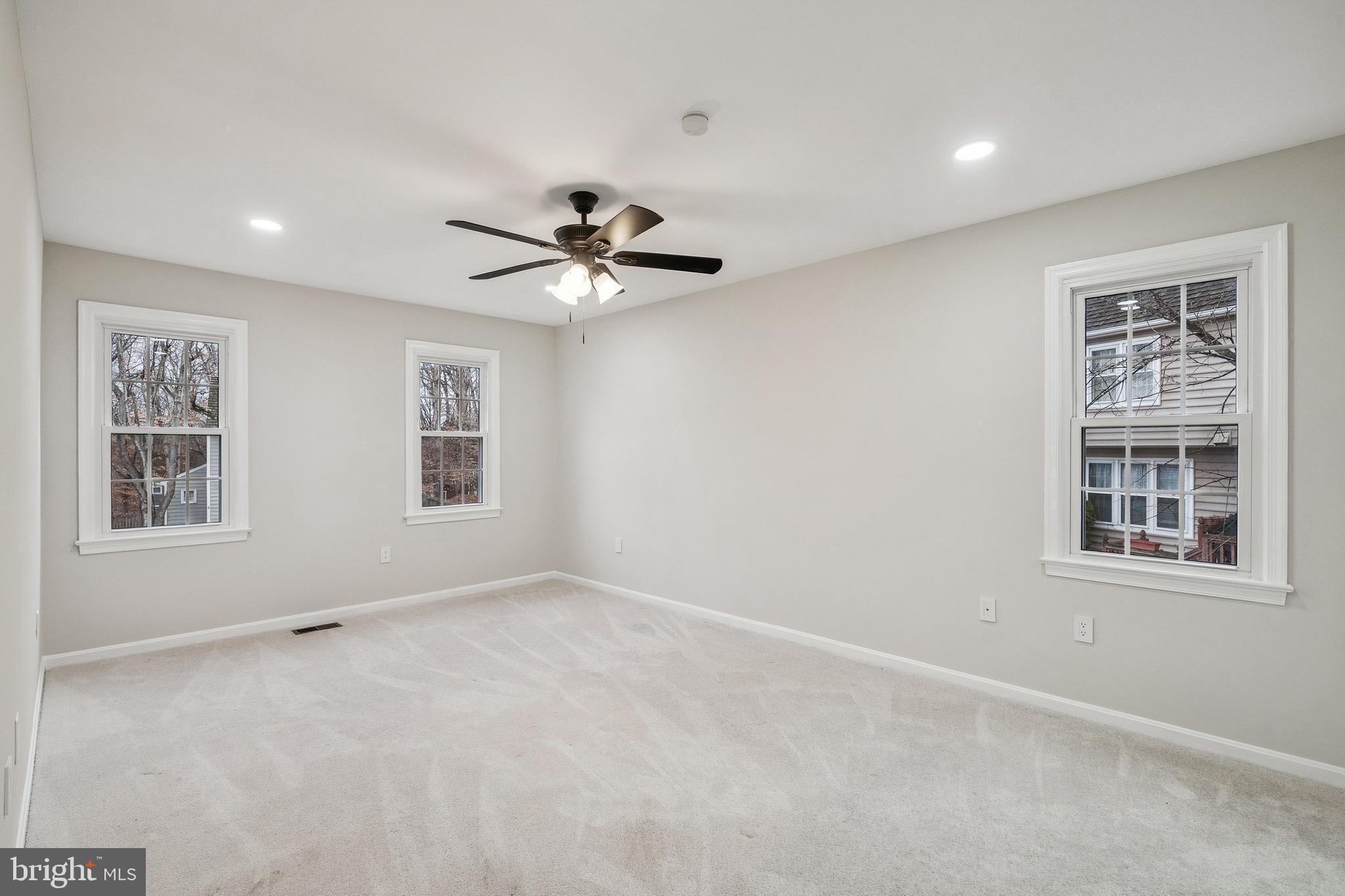 LAKE RIDGE - Residential