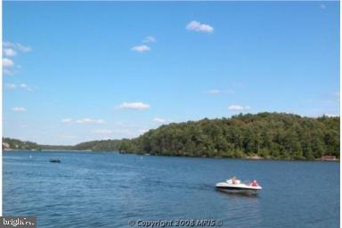 LAKE HOLIDAY ESTATES - Residential