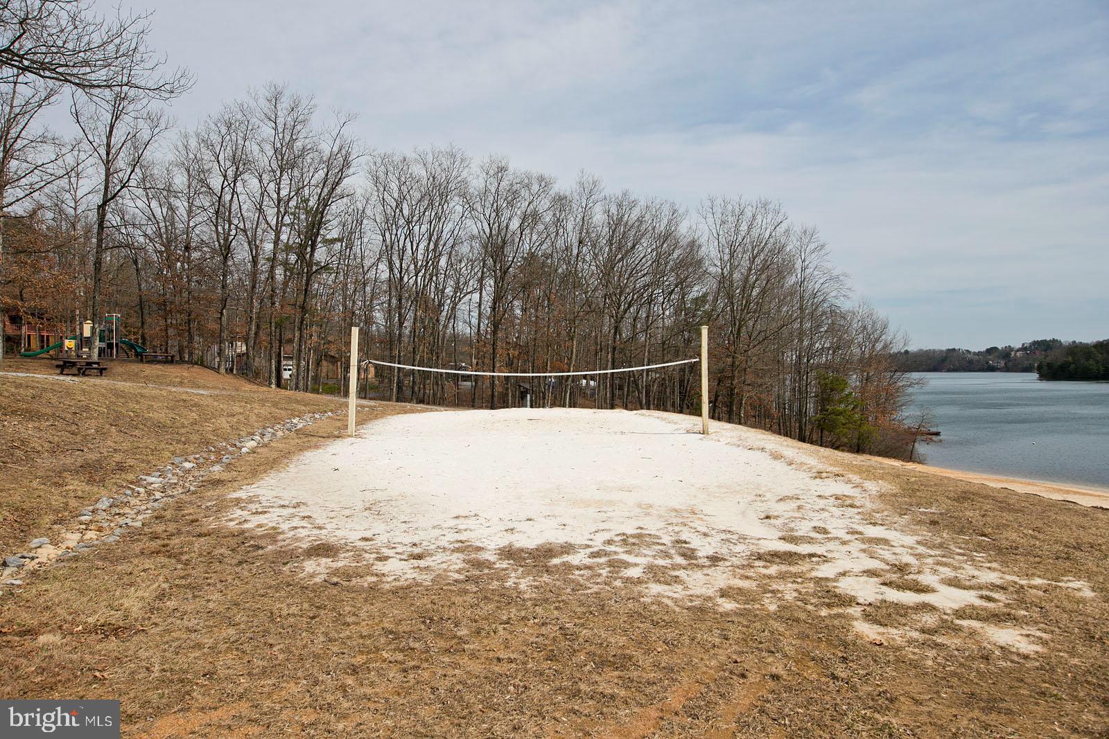 LAKE HOLIDAY ESTATES - Residential