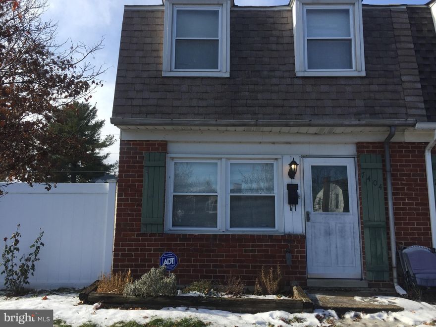 End of Group town home. 2BR 1BA with a bonus family room and spacious back yard.