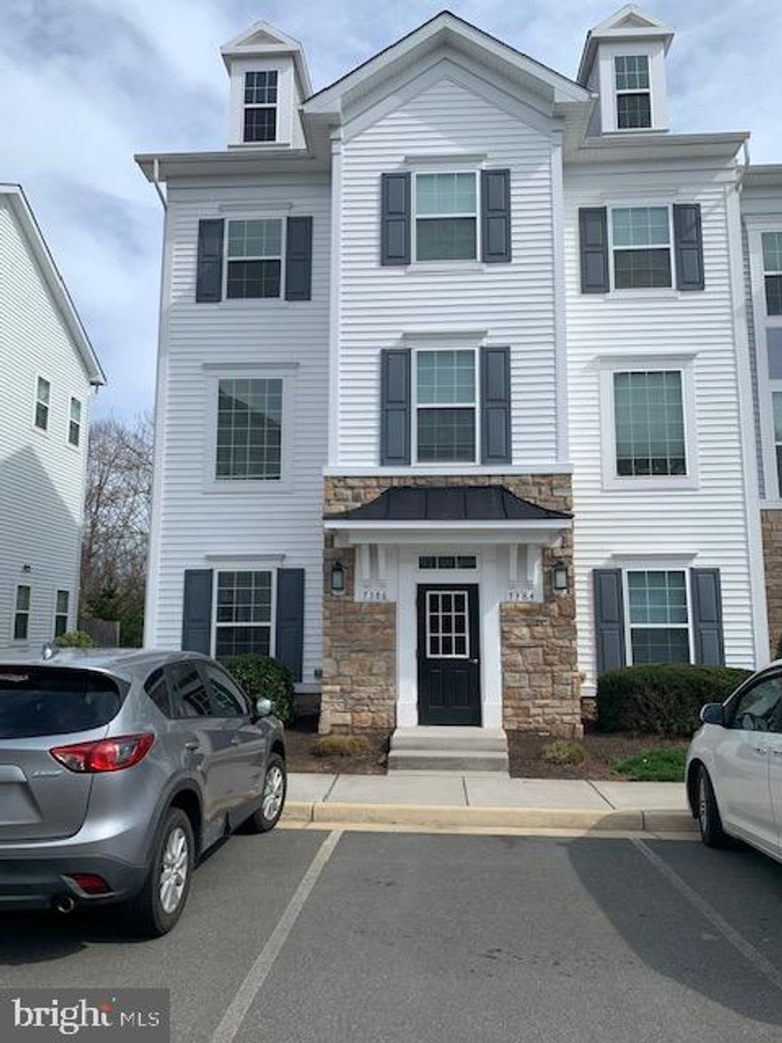 Beautiful end unit Townhouse style condo never close to major roads 28, 29, 66. 3 bedrooms and 3 full bathrooms. 1/2 mile from Fairfax county line south of Centreville. Per client's request pets are not allowed.