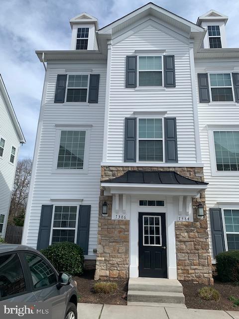 FALLS GROVE - Residential Lease