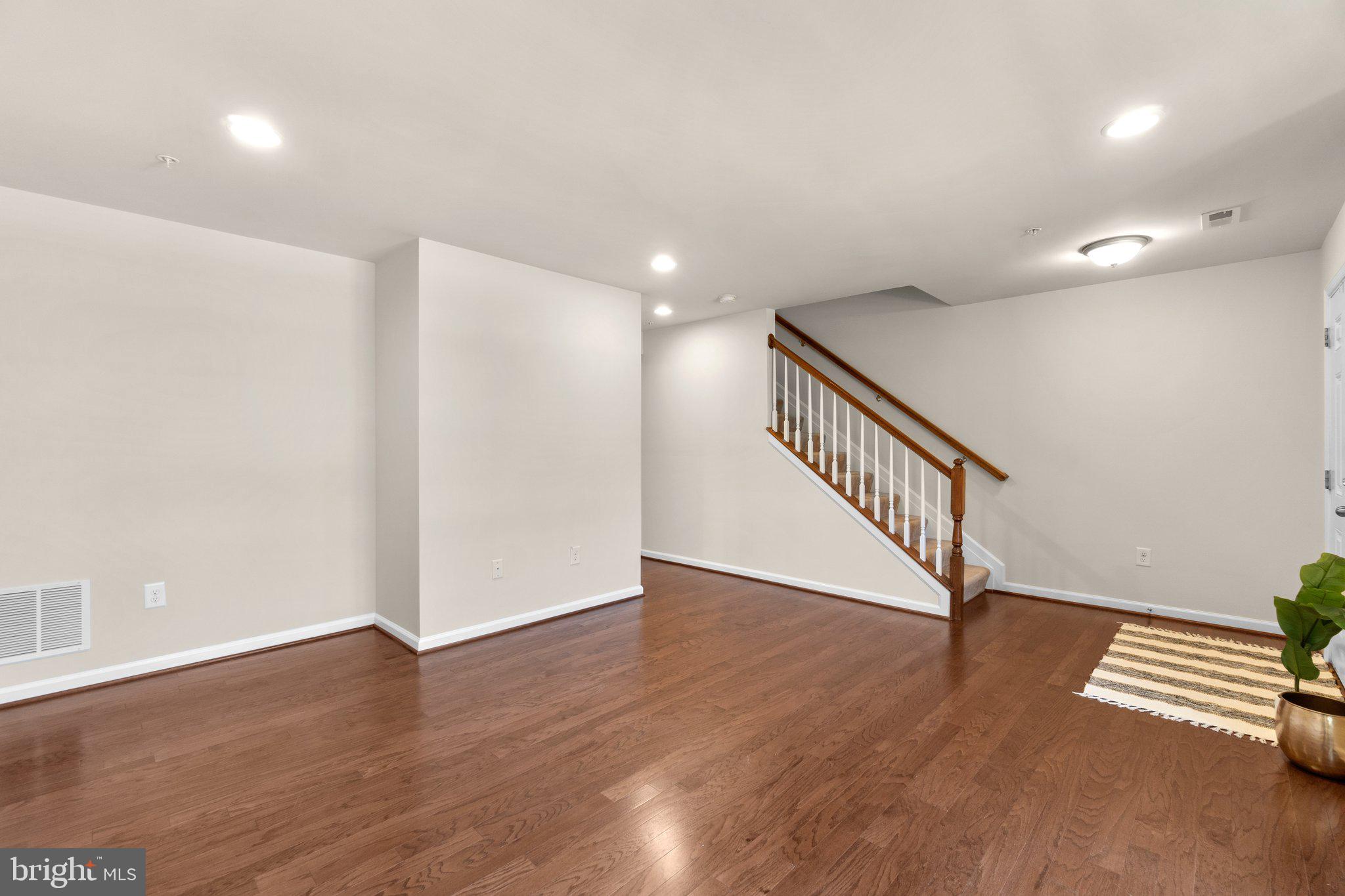 BLUE STREAM - Residential Lease