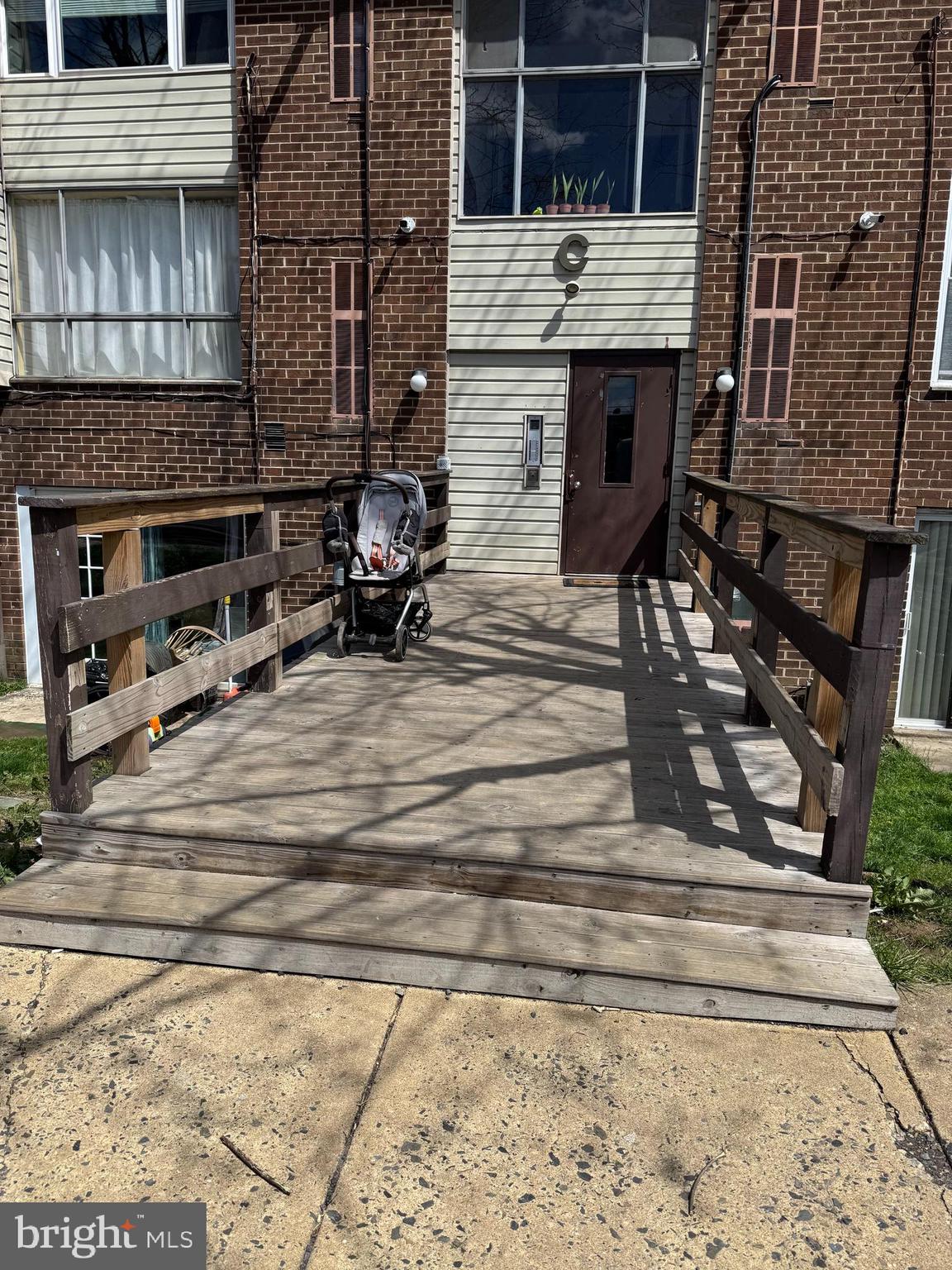 Third floor one bedroom condo near the park in very good condition. Newer Central air, laminate flooring, roomy 1 bedroom and 1 bath, all in desirable Bells Corner area. Close to Schools, Shopping area and Public Transportation. Condo fee covers hot and cold water, ext. maintenance, trash and snow removal, and etc. There is an Association swimming pool. There is Outstanding place to live or invest. Sellers are licensed Real Estate Agents.