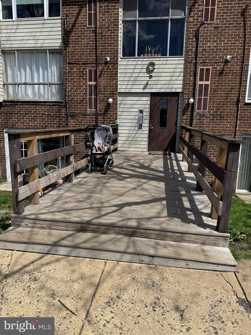 Third floor one bedroom condo  near  the park in very good condition.  Newer Central air, laminate flooring, roomy 1 bedroom and 1 bath, all in desirable Bells Corner area. Close to Schools, Shopping area and Public Transportation.  Condo fee covers hot and cold water, ext. maintenance, trash and snow removal, and etc. There is an Association swimming pool.  There is Outstanding place to live or invest. Sellers are licensed Real Estate Agents.