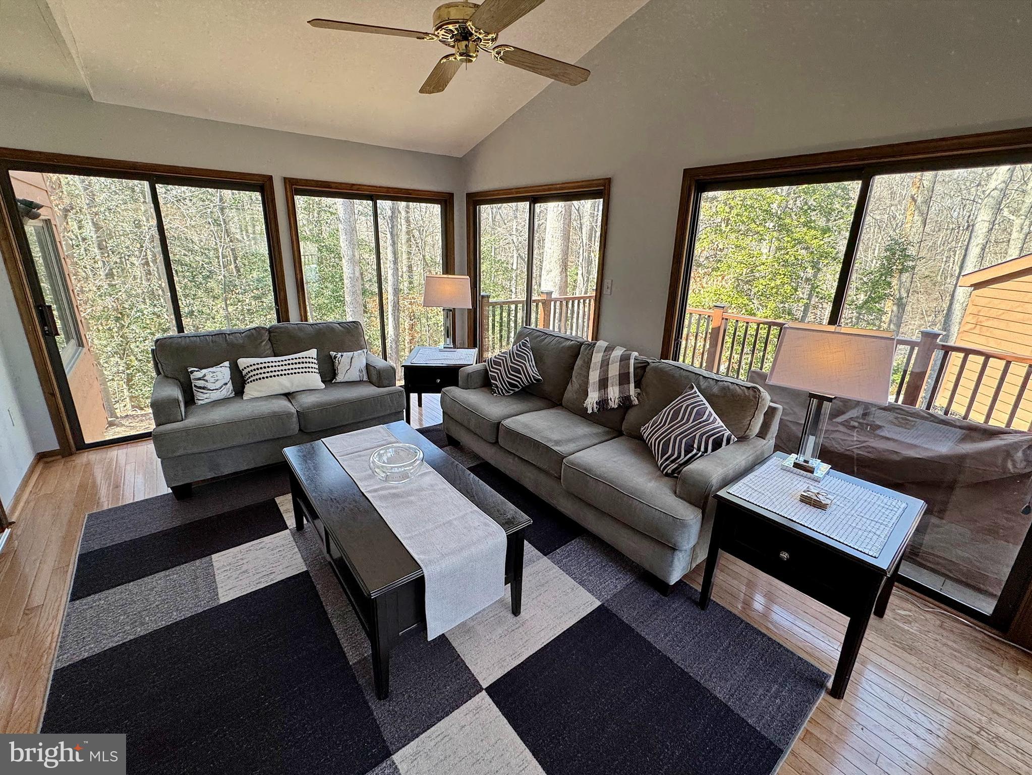 CAERNARVON WOODS - Residential