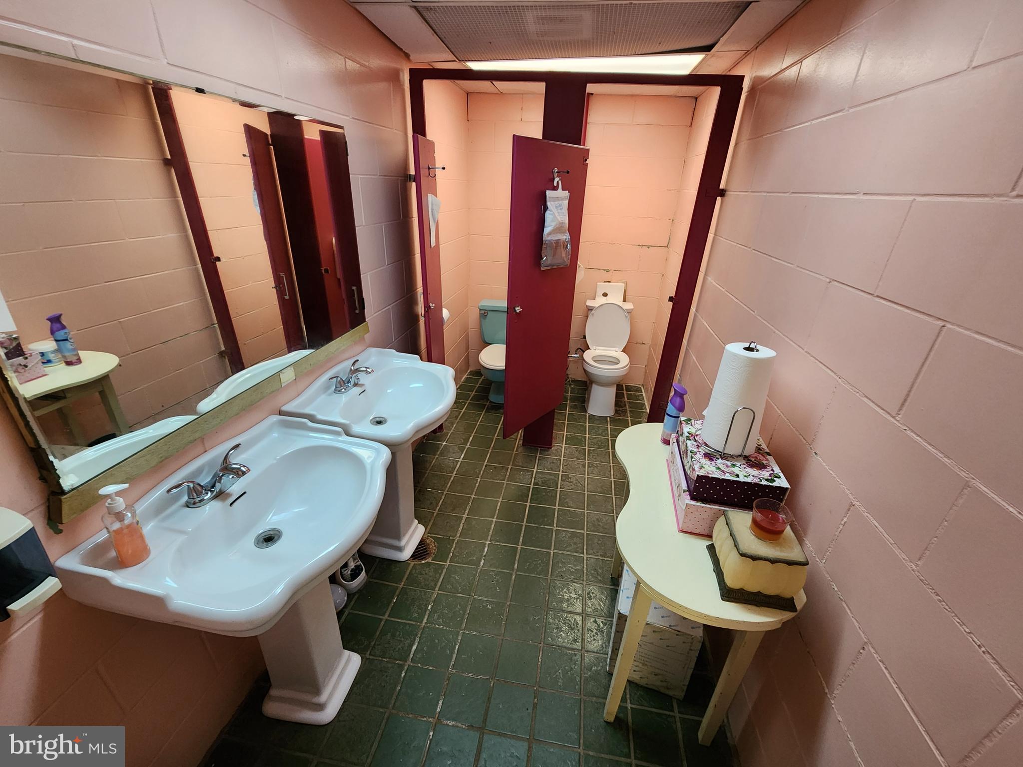 WALTHERSON - Commercial Sale