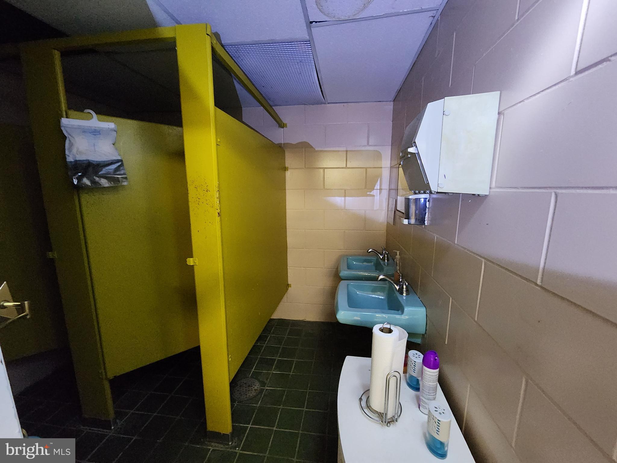 WALTHERSON - Commercial Sale