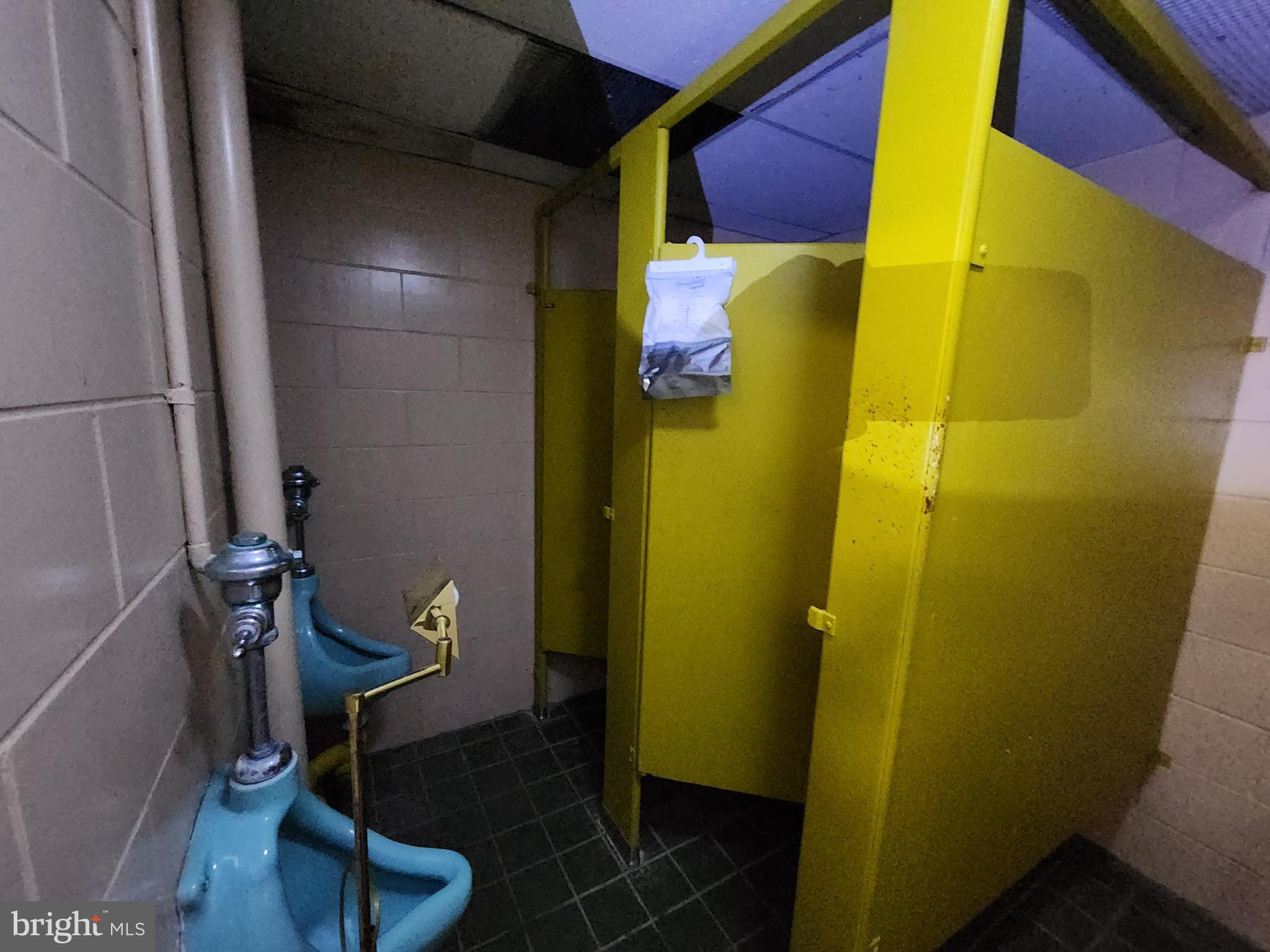 WALTHERSON - Commercial Sale