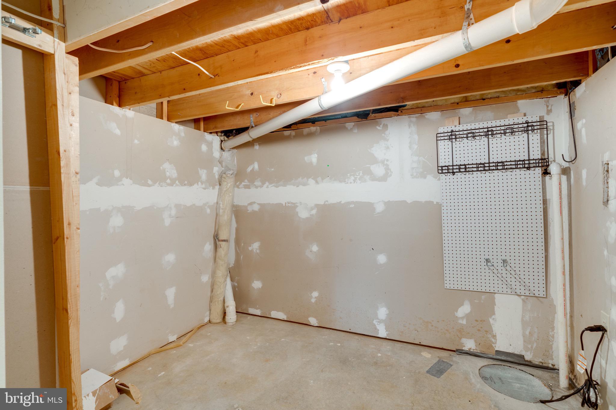 HUNTER VILLAGE - Residential