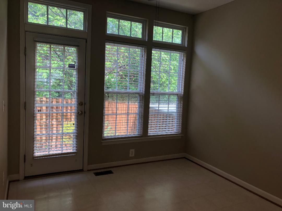 ASHBURN VILLAGE - Residential Lease