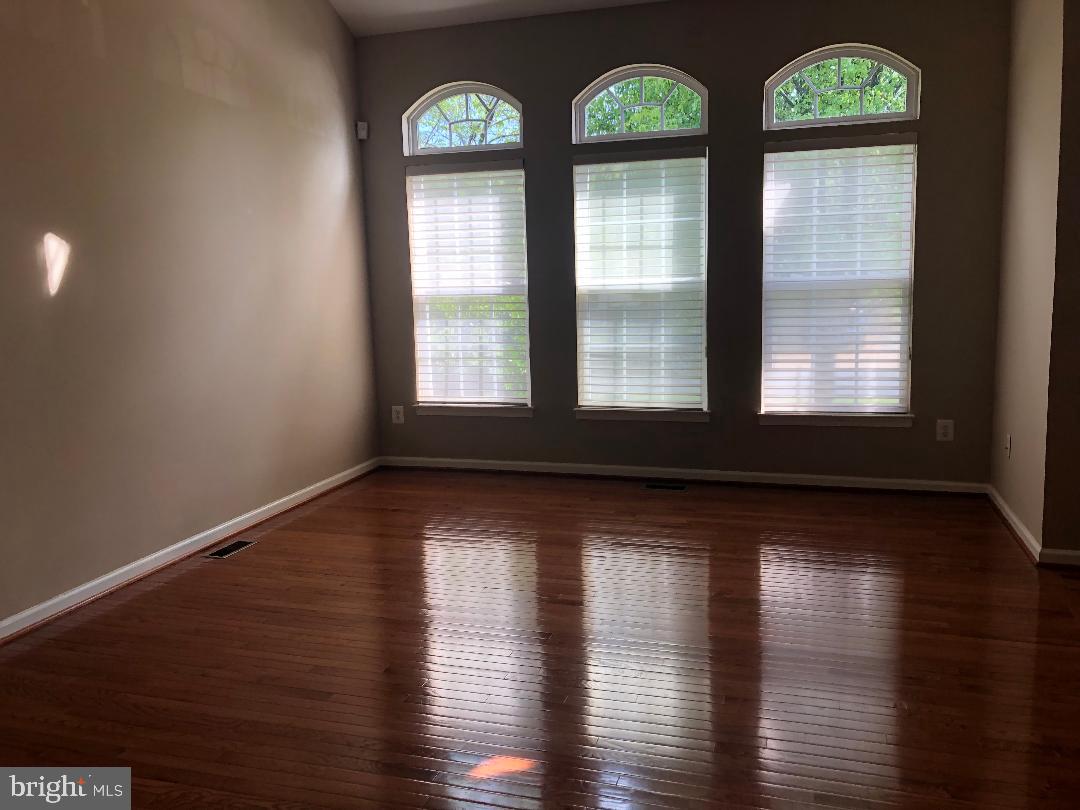 ASHBURN VILLAGE - Residential Lease